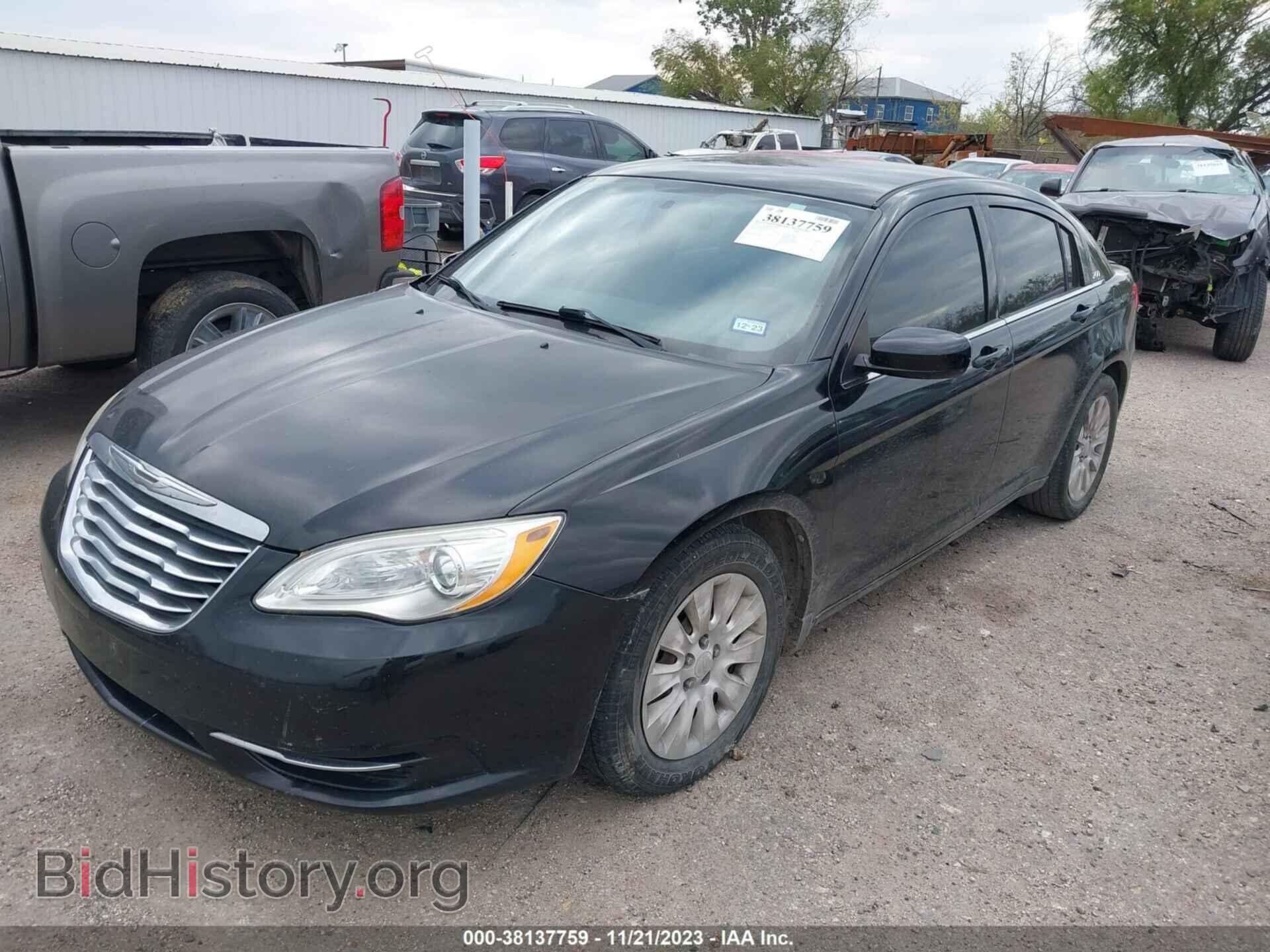 2011 CHRYSLER 200 - VIN: 1C3BC4FB2BN593127 - Photo 2