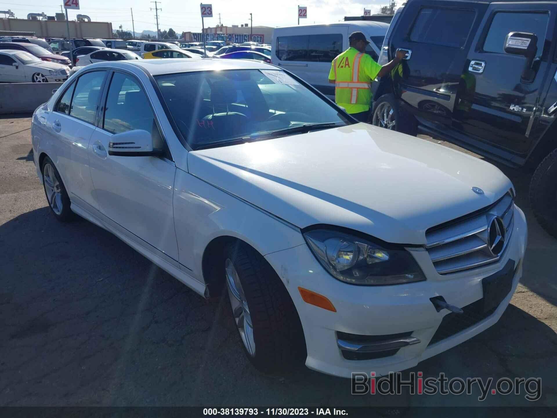 Photo WDDGF4HB4DA866817 - MERCEDES-BENZ C 250 2013