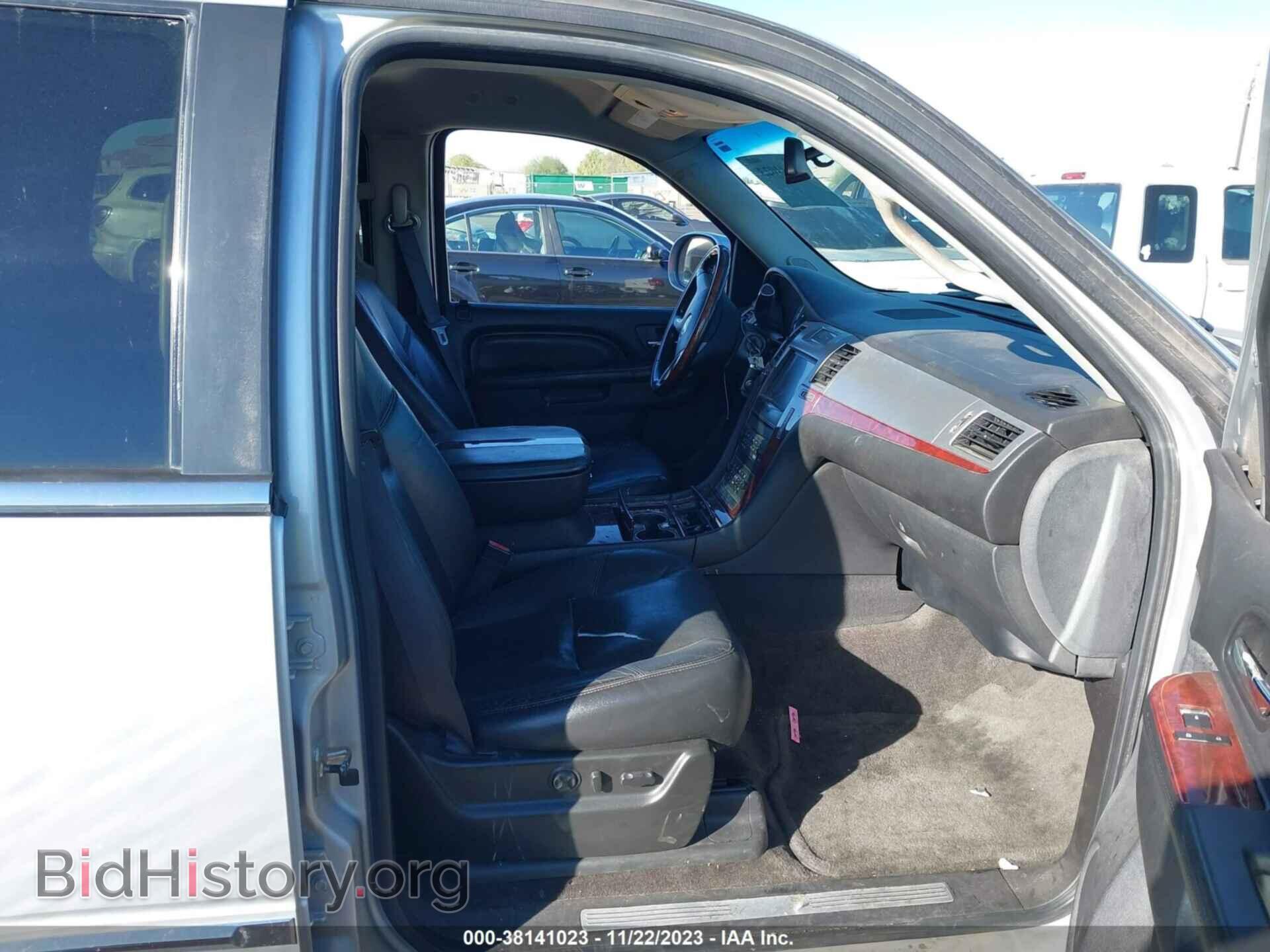 2011 CADILLAC ESCALADE - VIN: 1GYS3AEF1BR284153 - Фото 5