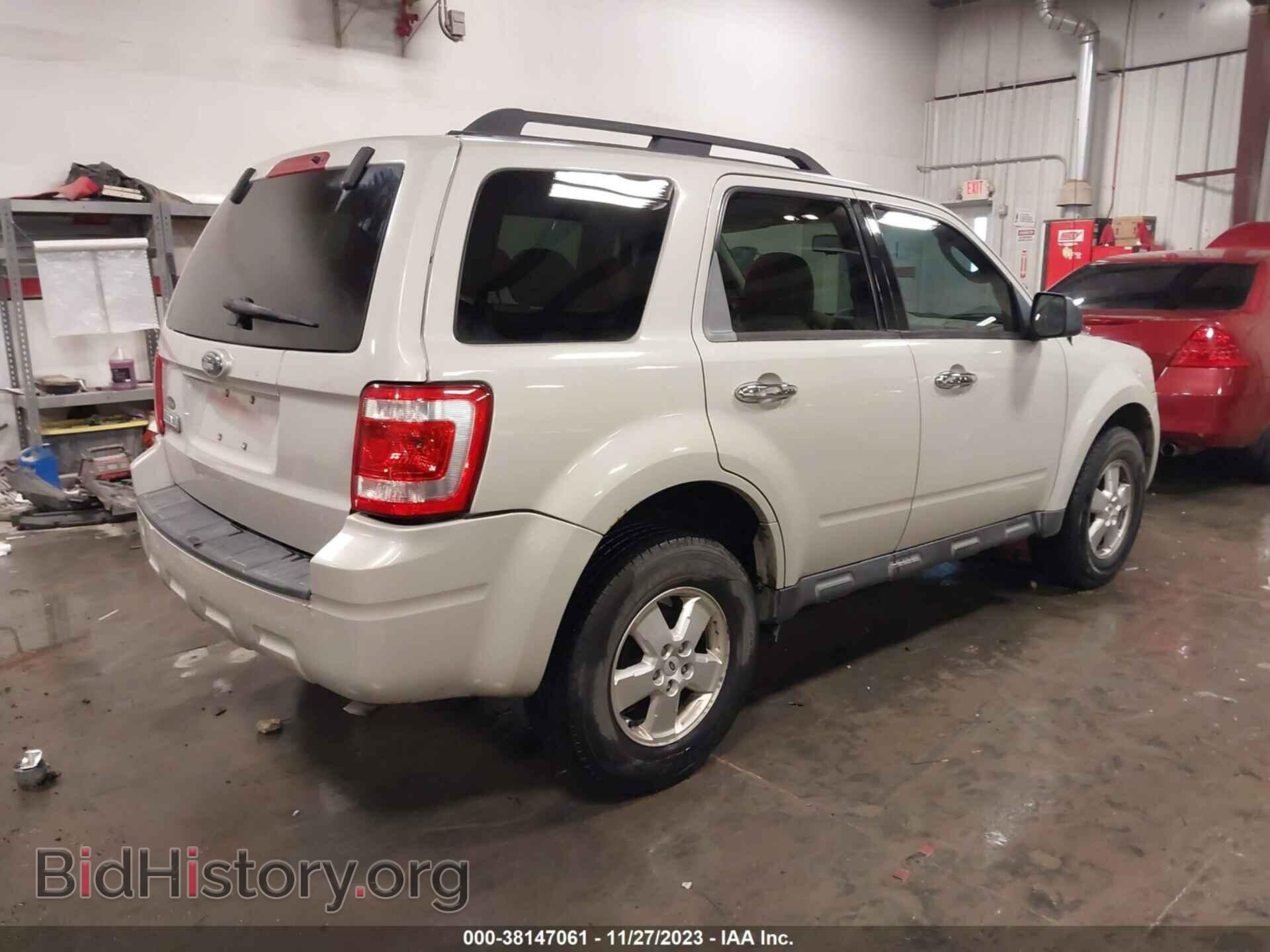 2009 FORD ESCAPE - VIN: 1FMCU03749KA20940 - Фото 4