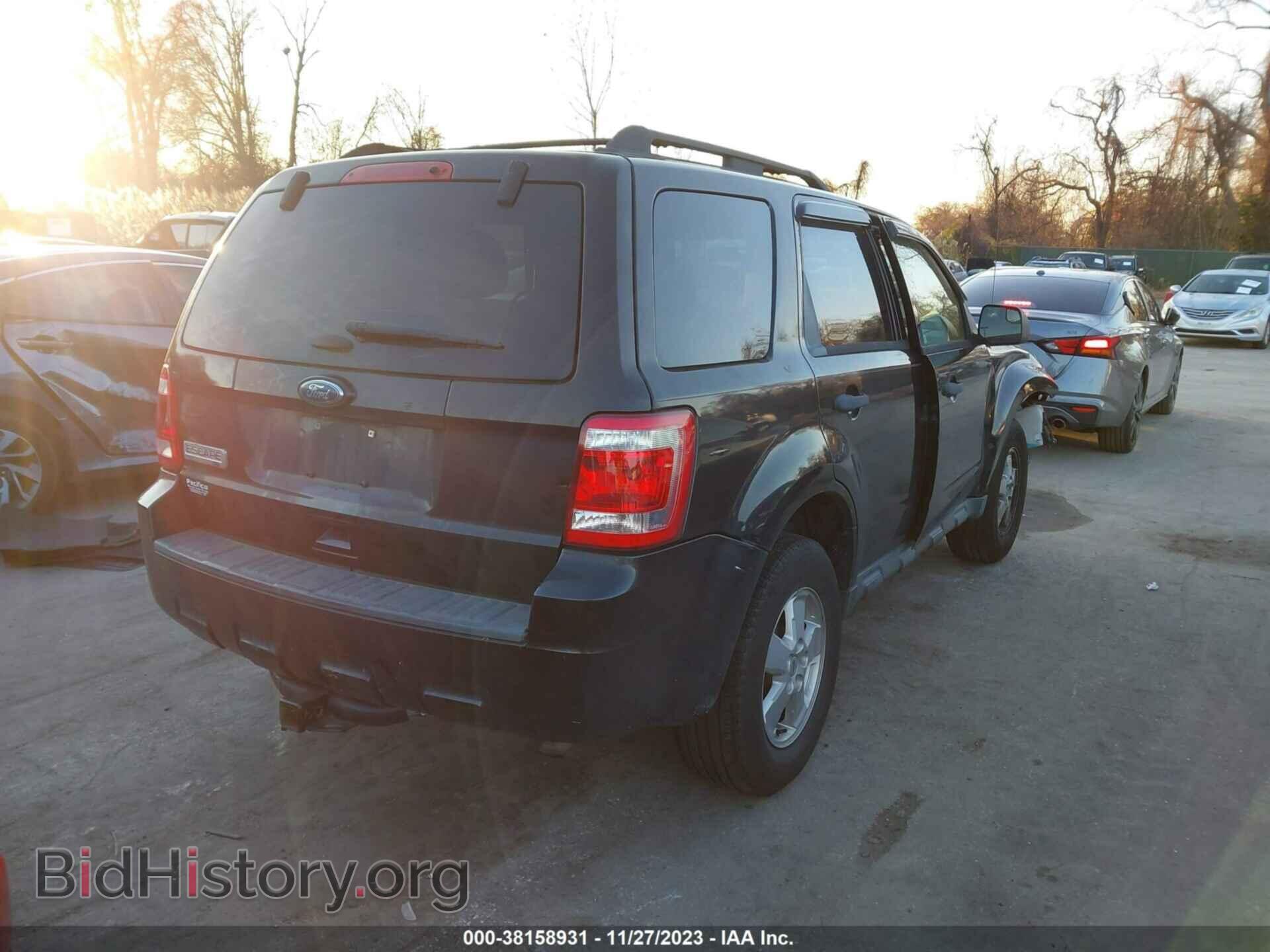 2011 FORD ESCAPE - VIN: 1FMCU0D77BKB63174 - Фото 4