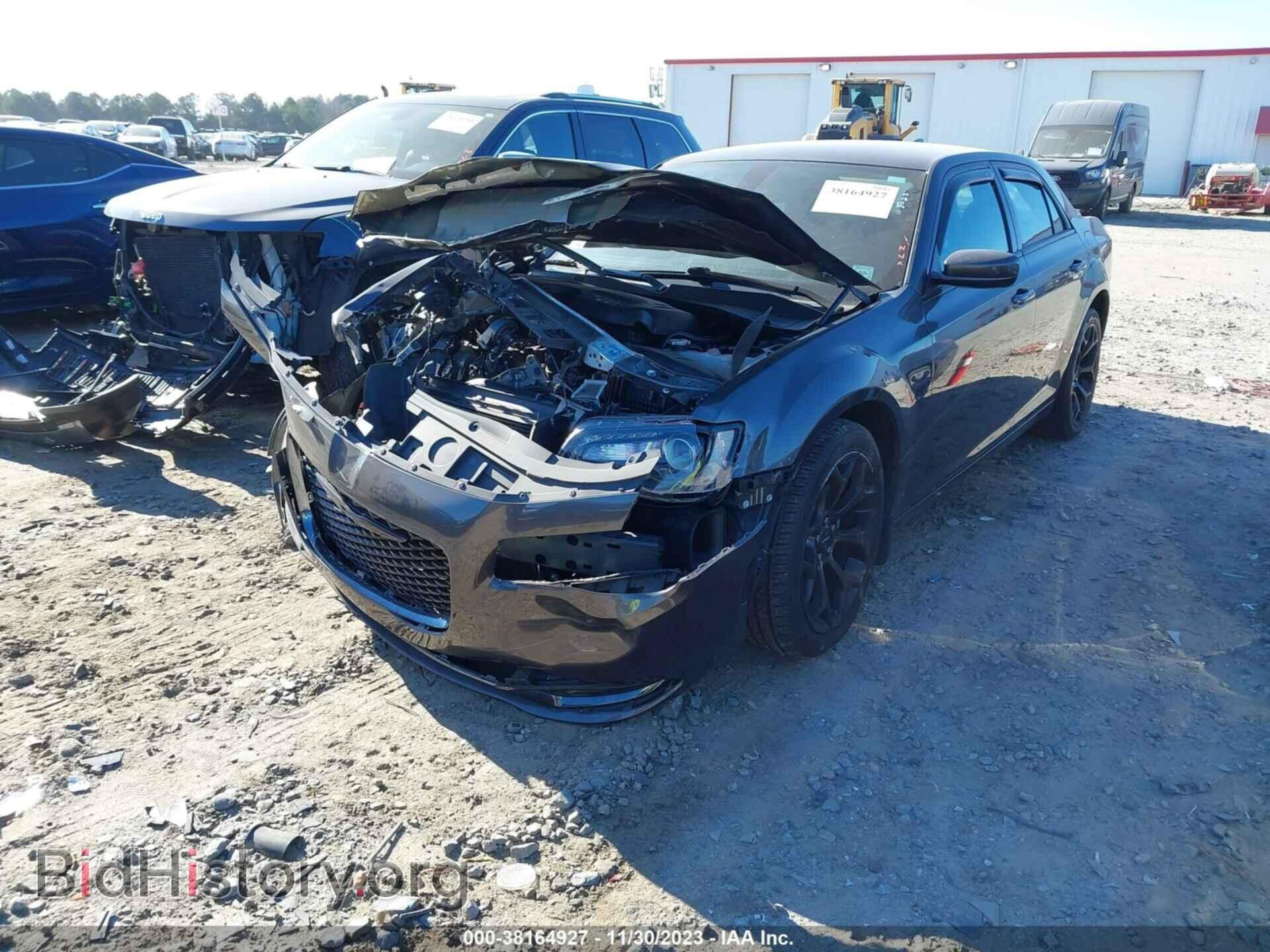 2019 CHRYSLER 300 - VIN: 2C3CCABG8KH708195 - Фото 2