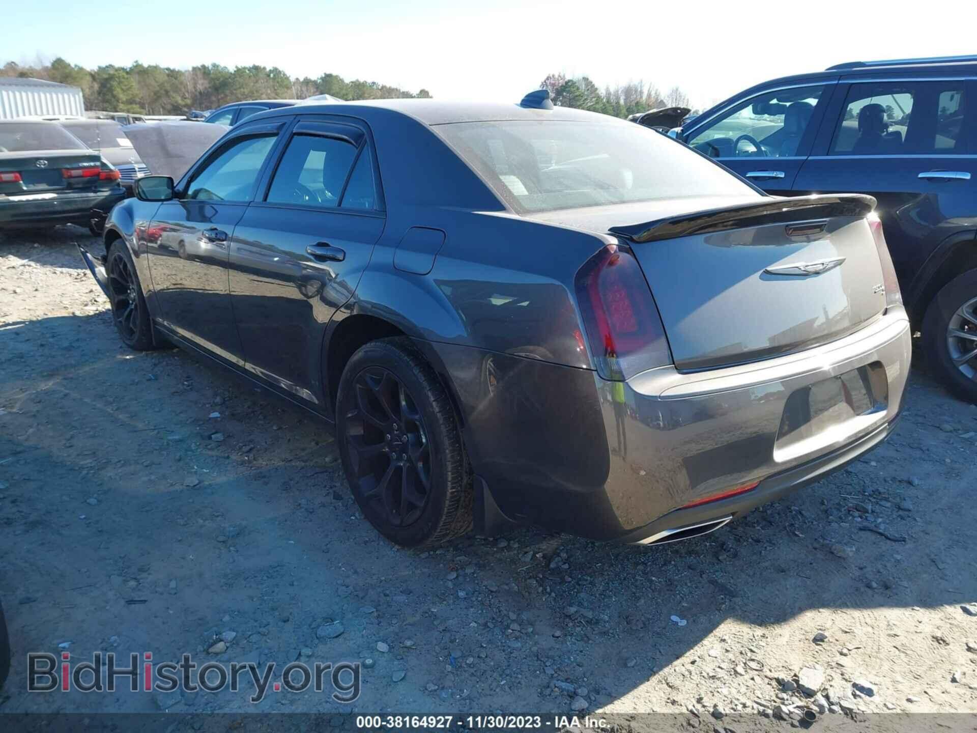 2019 CHRYSLER 300 - VIN: 2C3CCABG8KH708195 - Фото 3