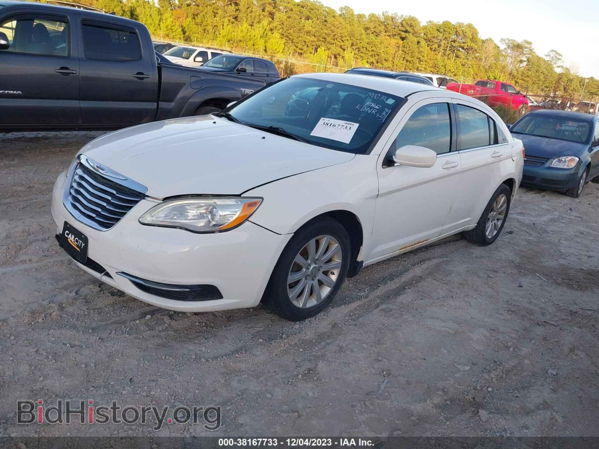 2011 CHRYSLER 200 - VIN: 1C3BC1FG0BN519182 - Фото 2