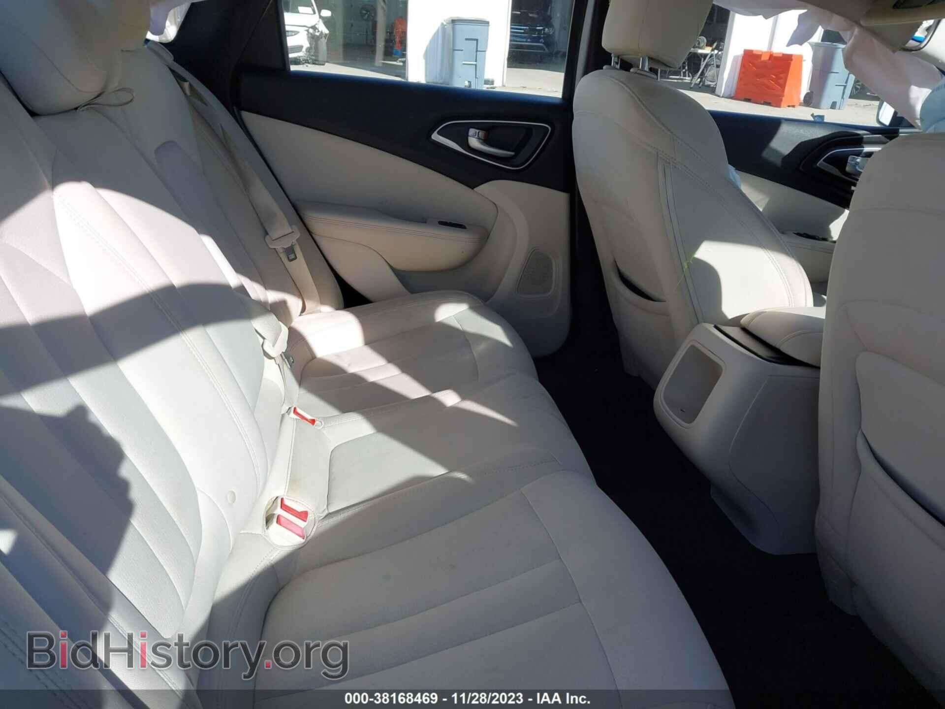 2015 CHRYSLER 200 - VIN: 1C3CCCAB1FN692310 - Фото 8