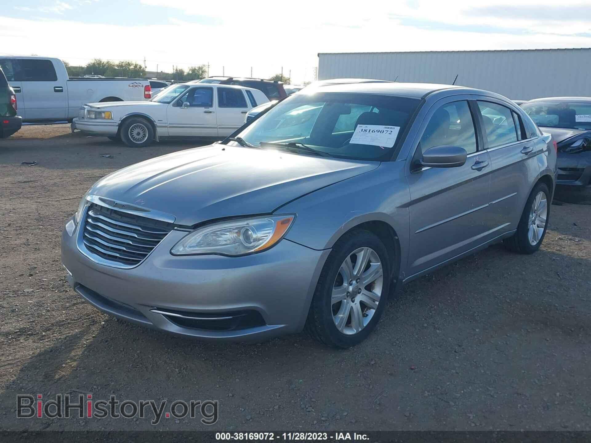 2013 CHRYSLER 200 - VIN: 1C3CCBBB4DN639641 - Photo 2