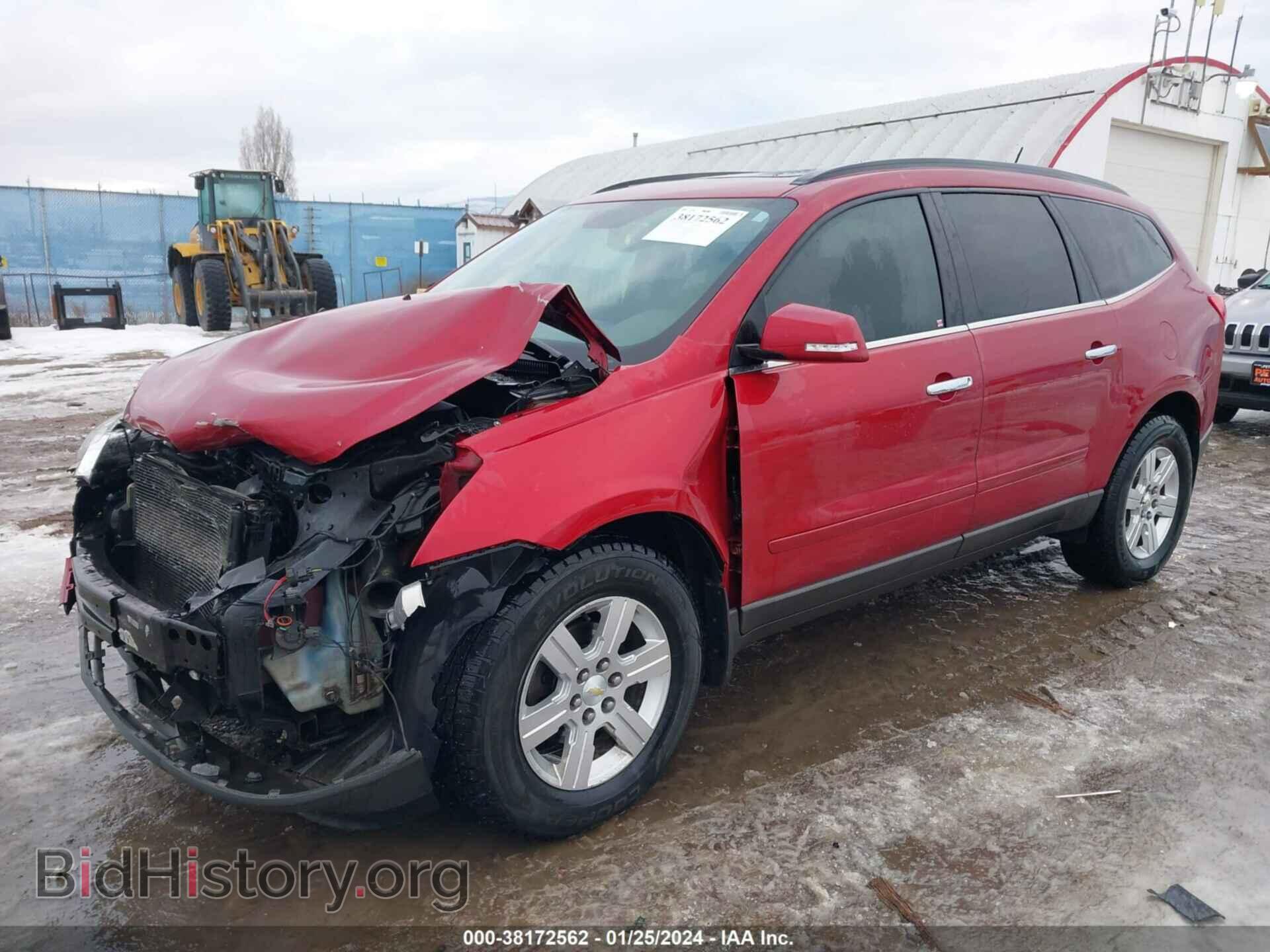 2012 CHEVROLET TRAVERSE - VIN: 1GNKVJED7CJ181938 - Фото 2