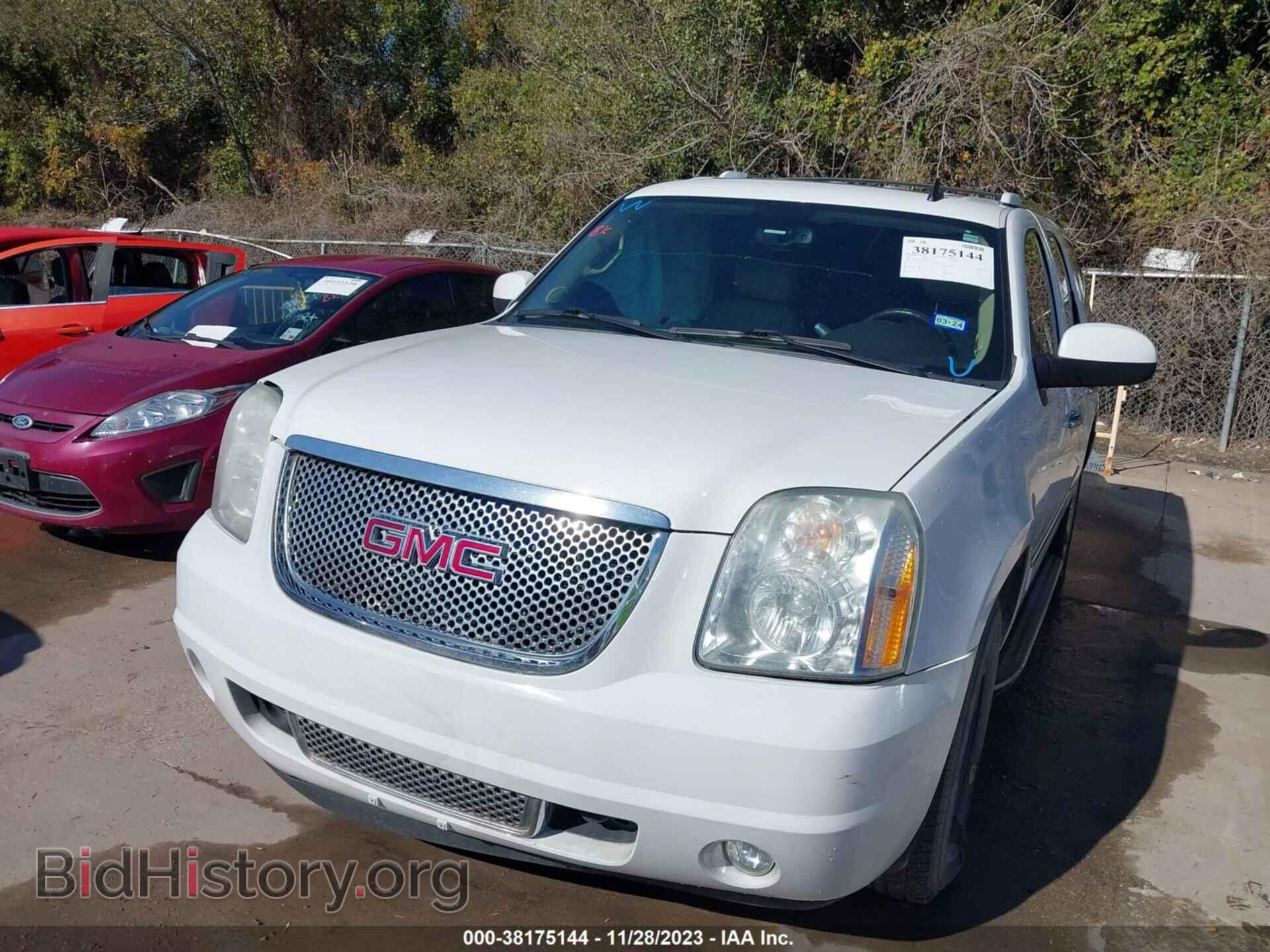 2013 GMC YUKON - VIN: 1GKS1EEF0DR100251 - Photo 2