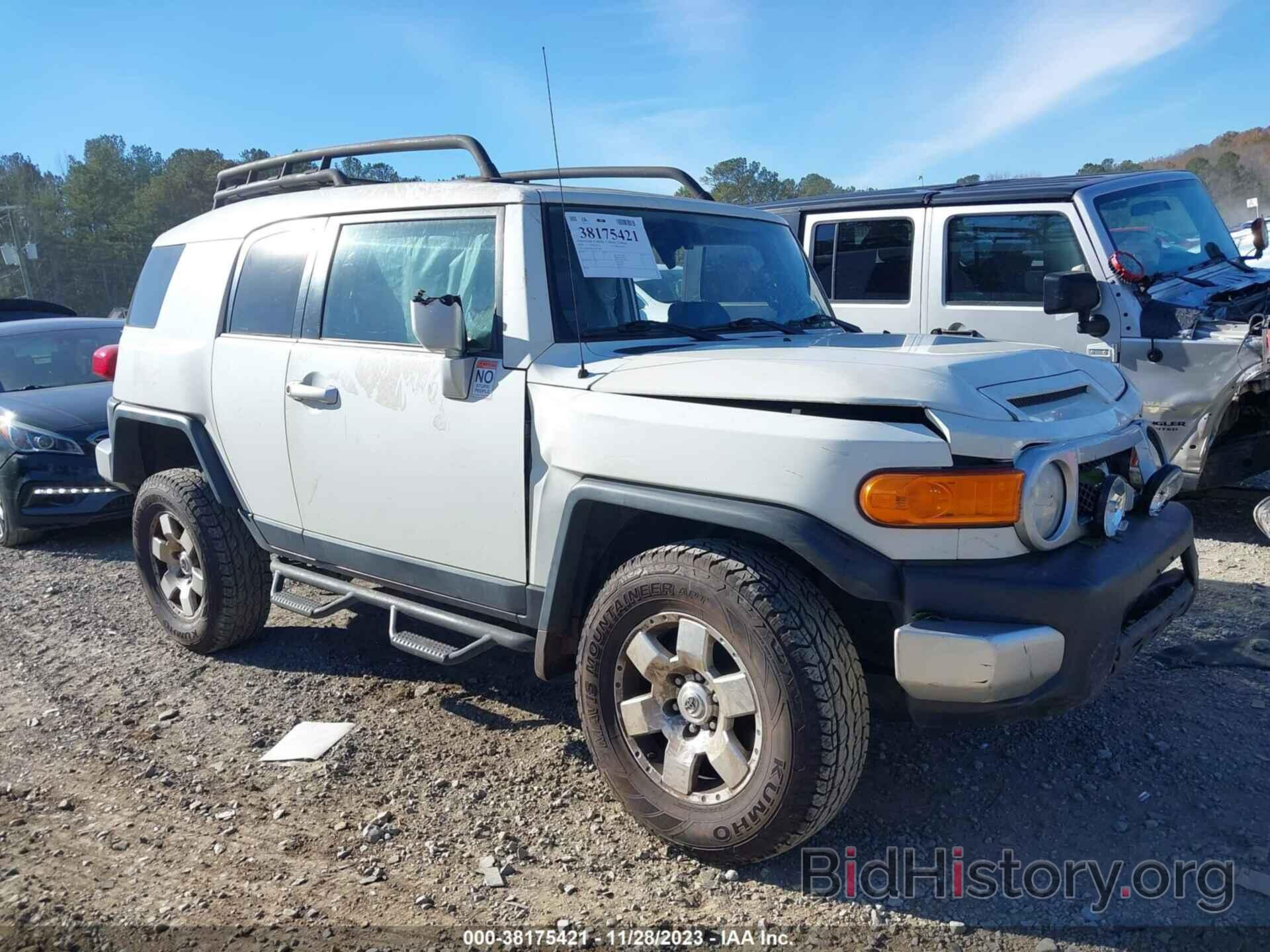 Photo JTEBU4BF1AK093988 - TOYOTA FJ CRUISER 2010