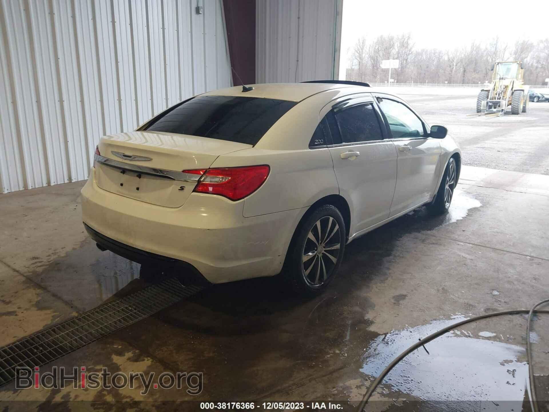 2011 CHRYSLER 200 - VIN: 1C3BC8FGXBN597526 - Photo 4