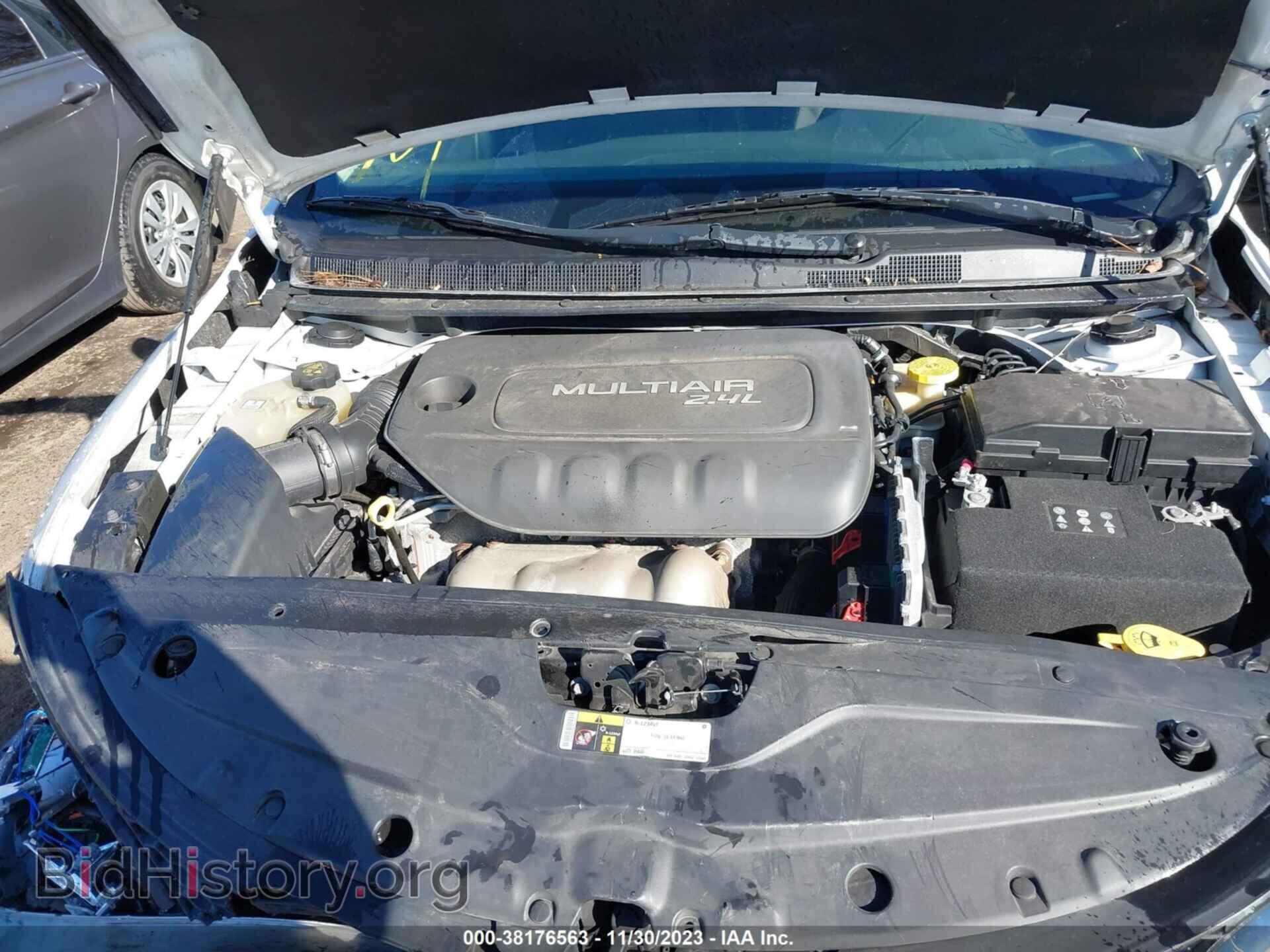 2015 CHRYSLER 200 - VIN: 1C3CCCAB8FN635733 - Фото 10