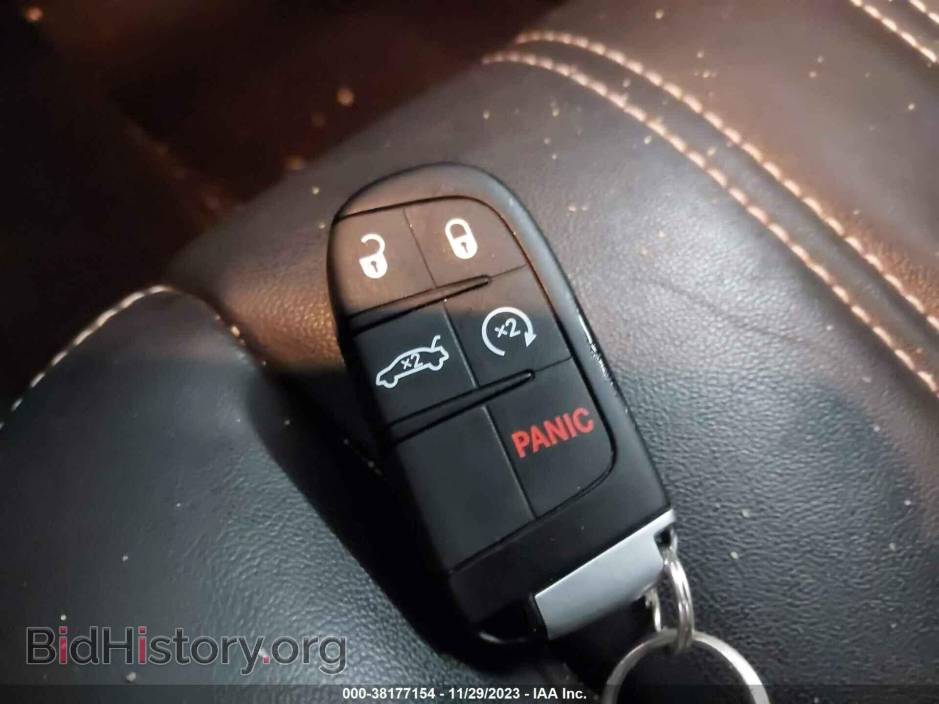 2016 CHRYSLER 300 - VIN: 2C3CCAGG1GH321312 - Фото 11