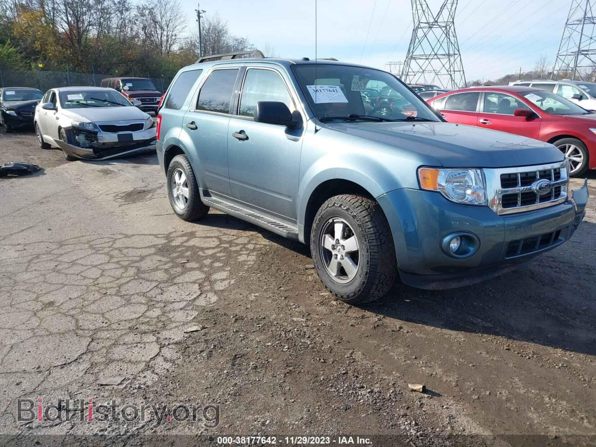 Photo 1FMCU0D75BKB18623 - FORD ESCAPE 2011