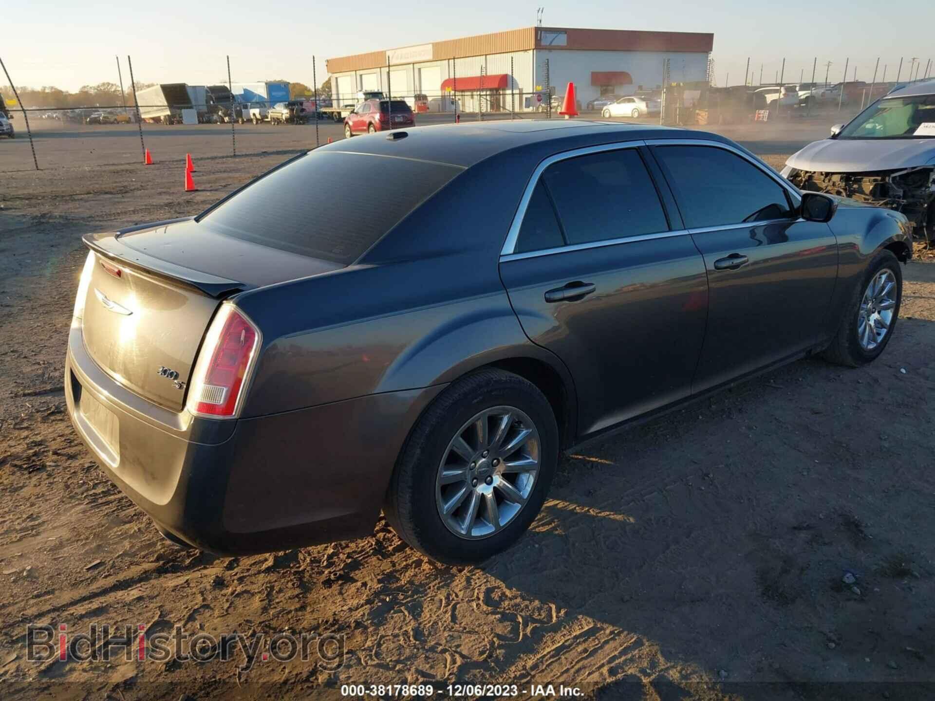 2014 CHRYSLER 300 - VIN: 2C3CCABG3EH119964 - Фото 4