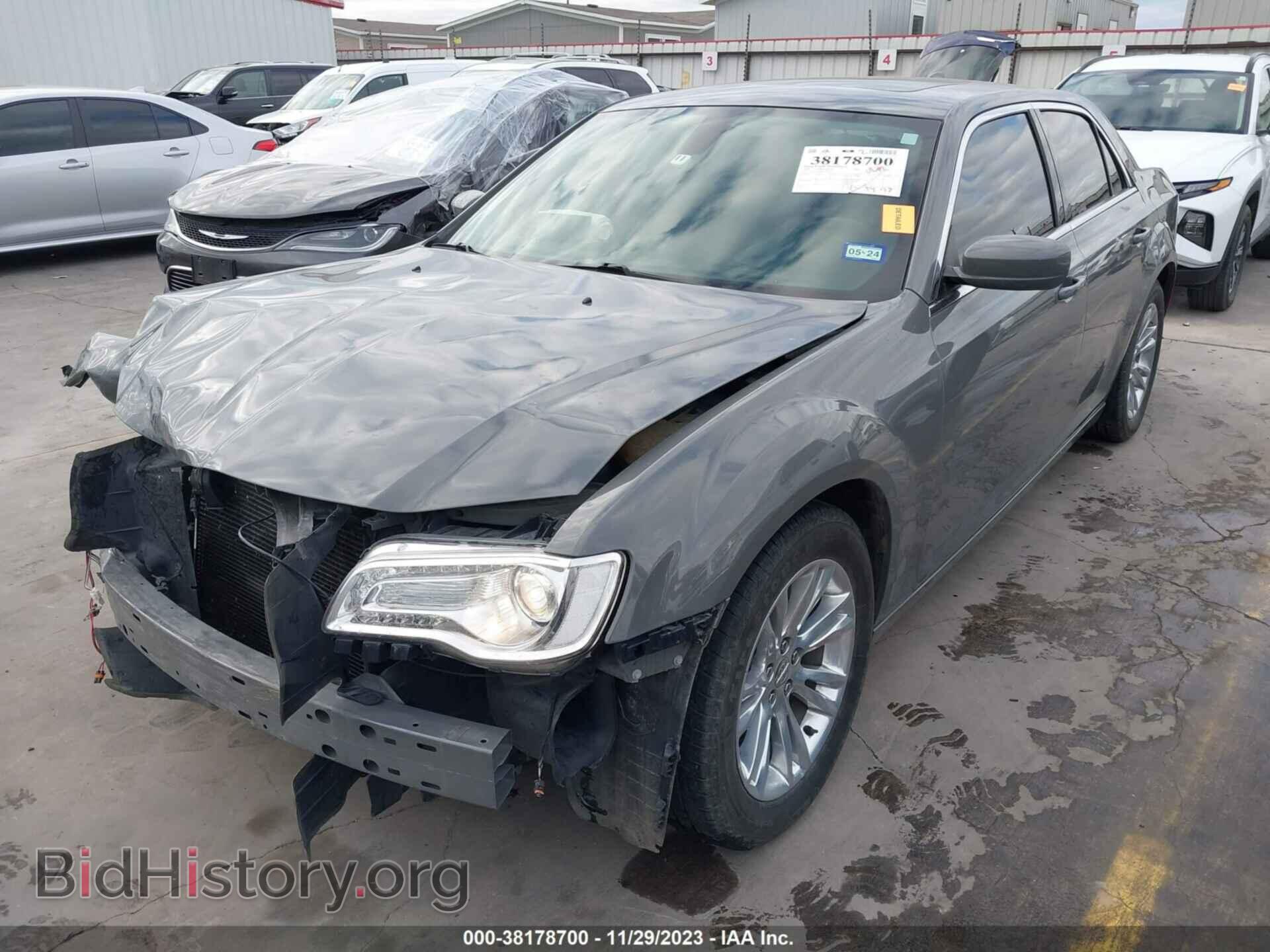2018 CHRYSLER 300 - VIN: 2C3CCAAG9JH120211 - Фото 2