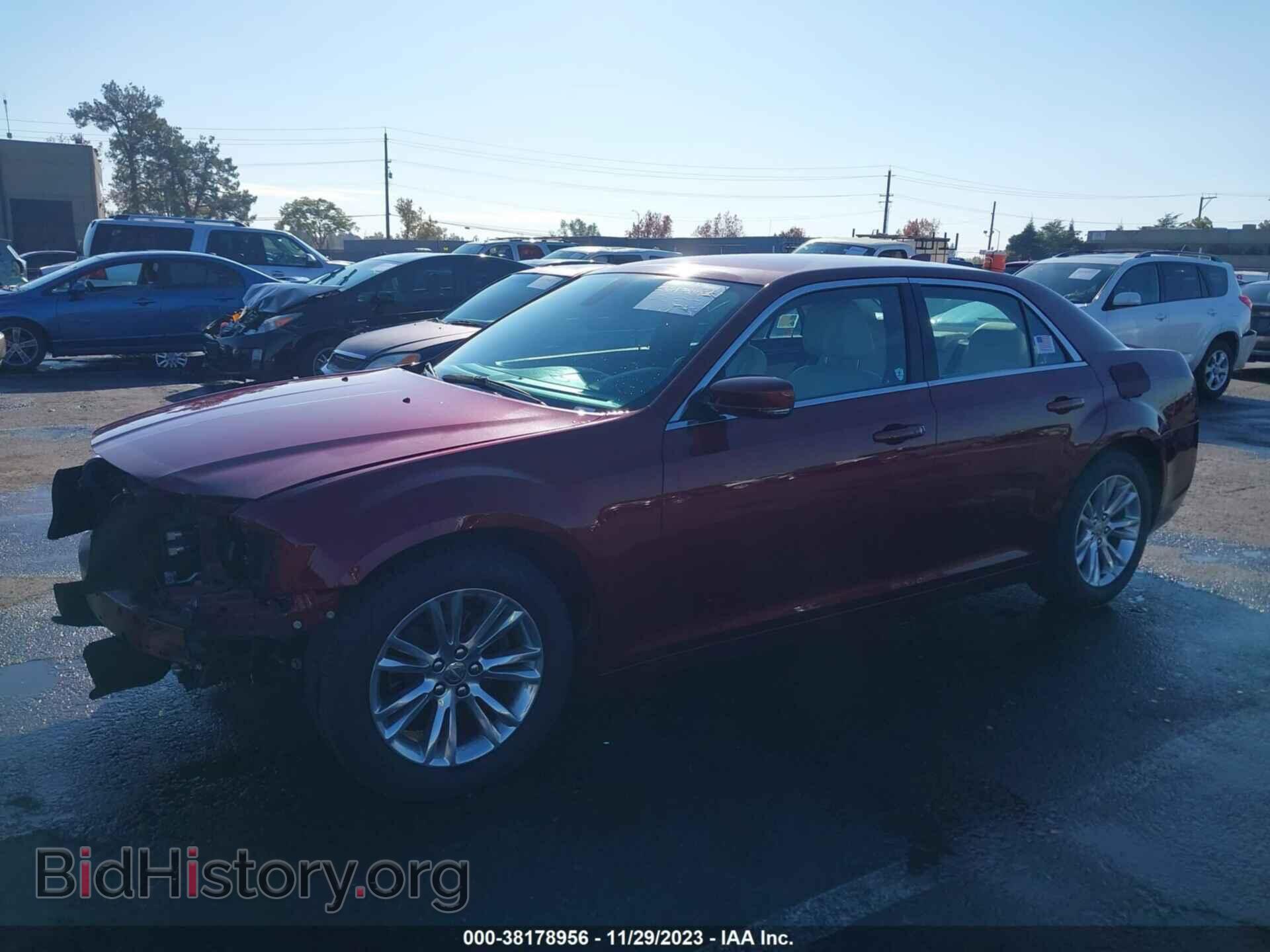 2019 CHRYSLER 300 - VIN: 2C3CCAAG3KH738948 - Фото 2