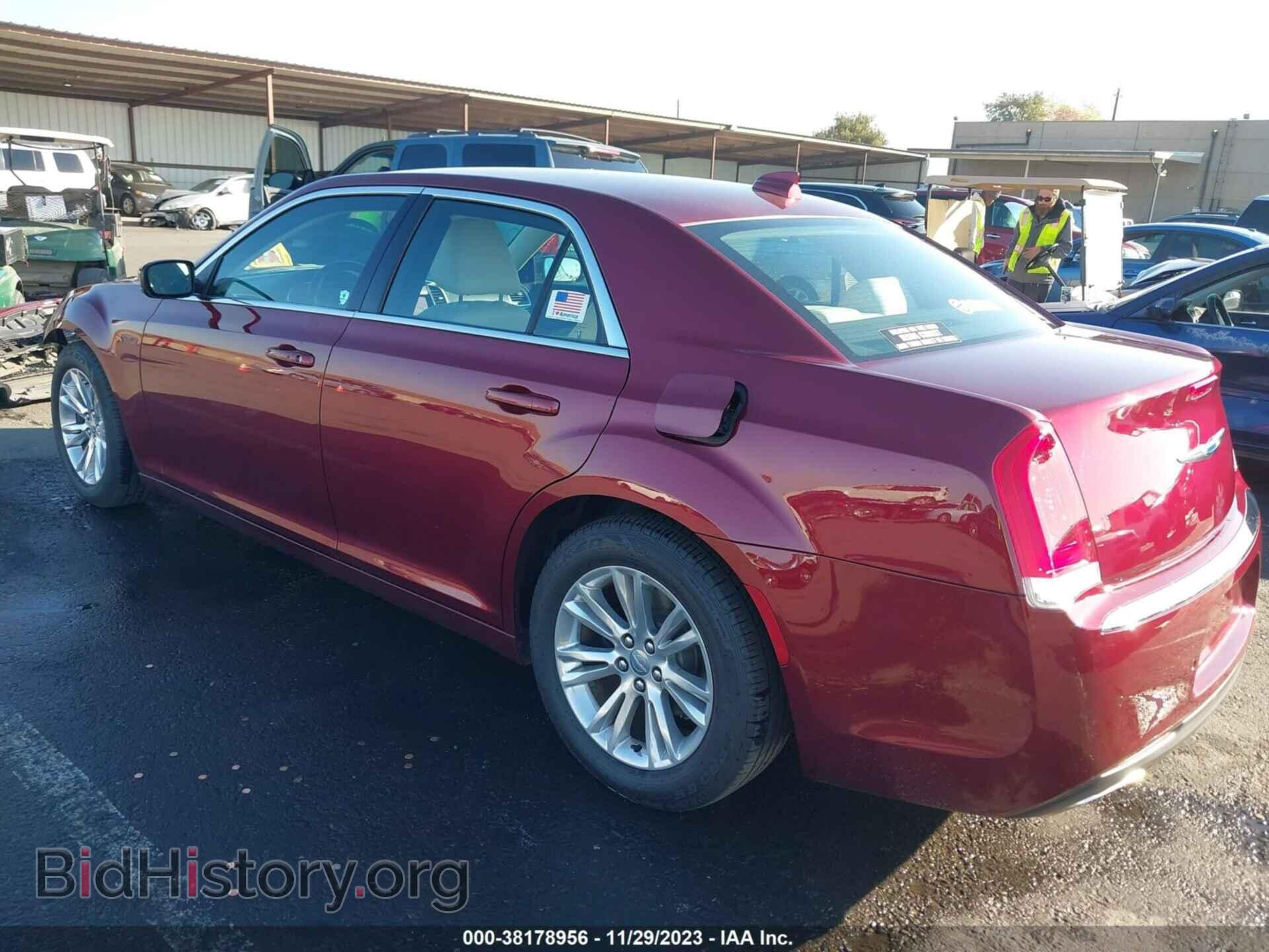 2019 CHRYSLER 300 - VIN: 2C3CCAAG3KH738948 - Фото 3
