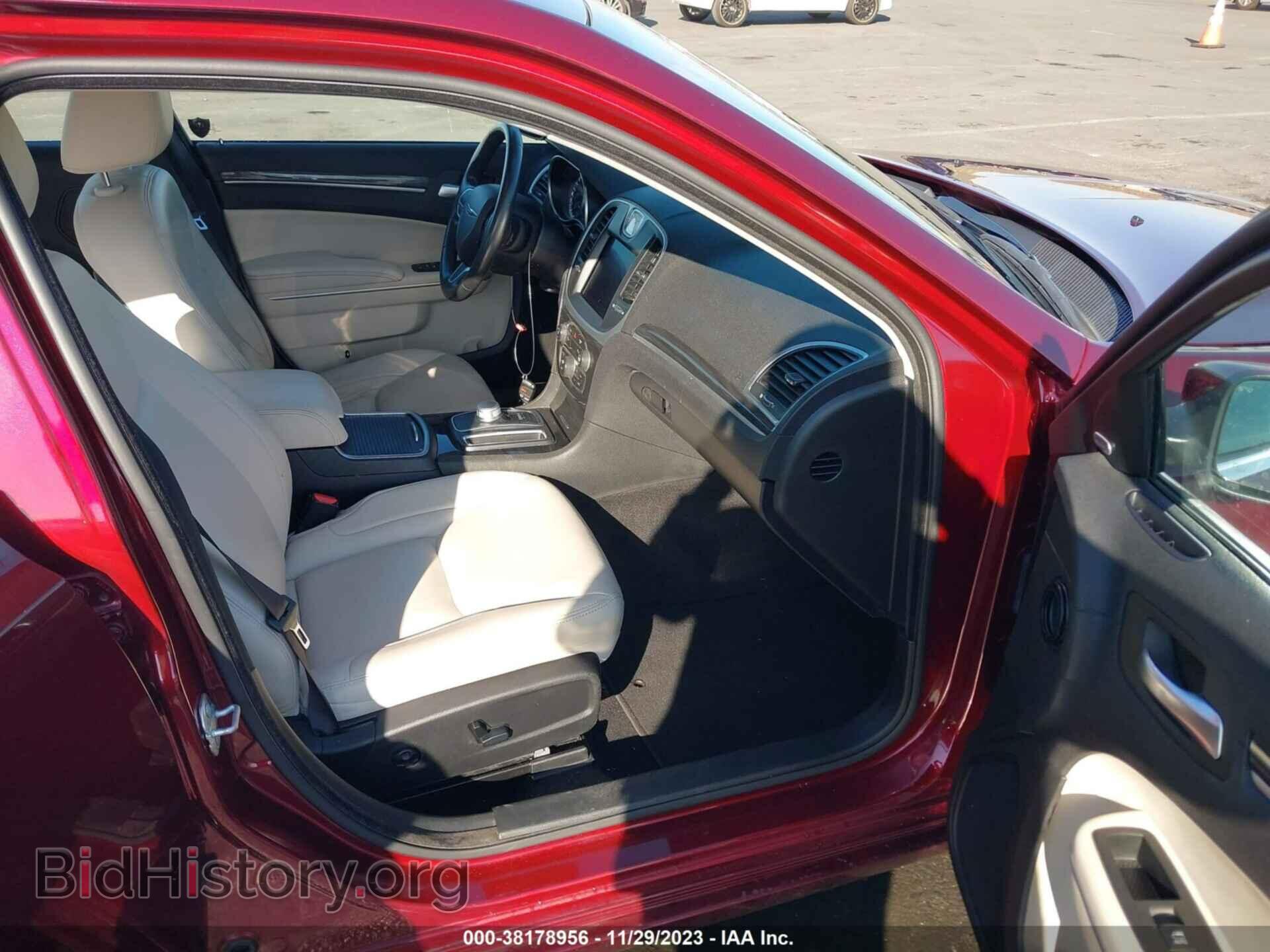 2019 CHRYSLER 300 - VIN: 2C3CCAAG3KH738948 - Фото 5