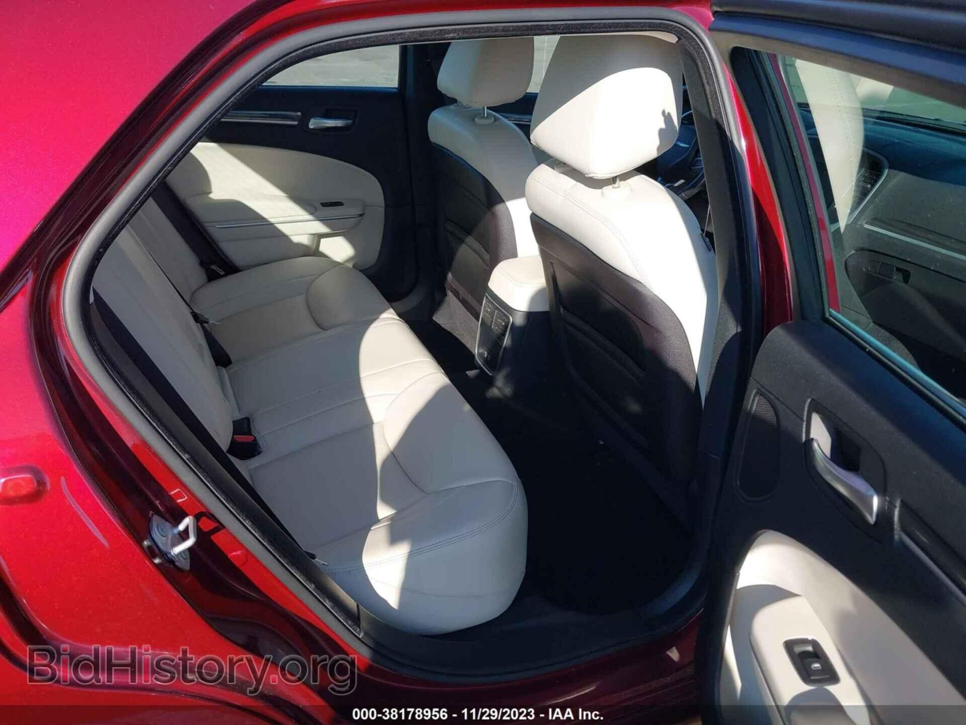 2019 CHRYSLER 300 - VIN: 2C3CCAAG3KH738948 - Фото 8