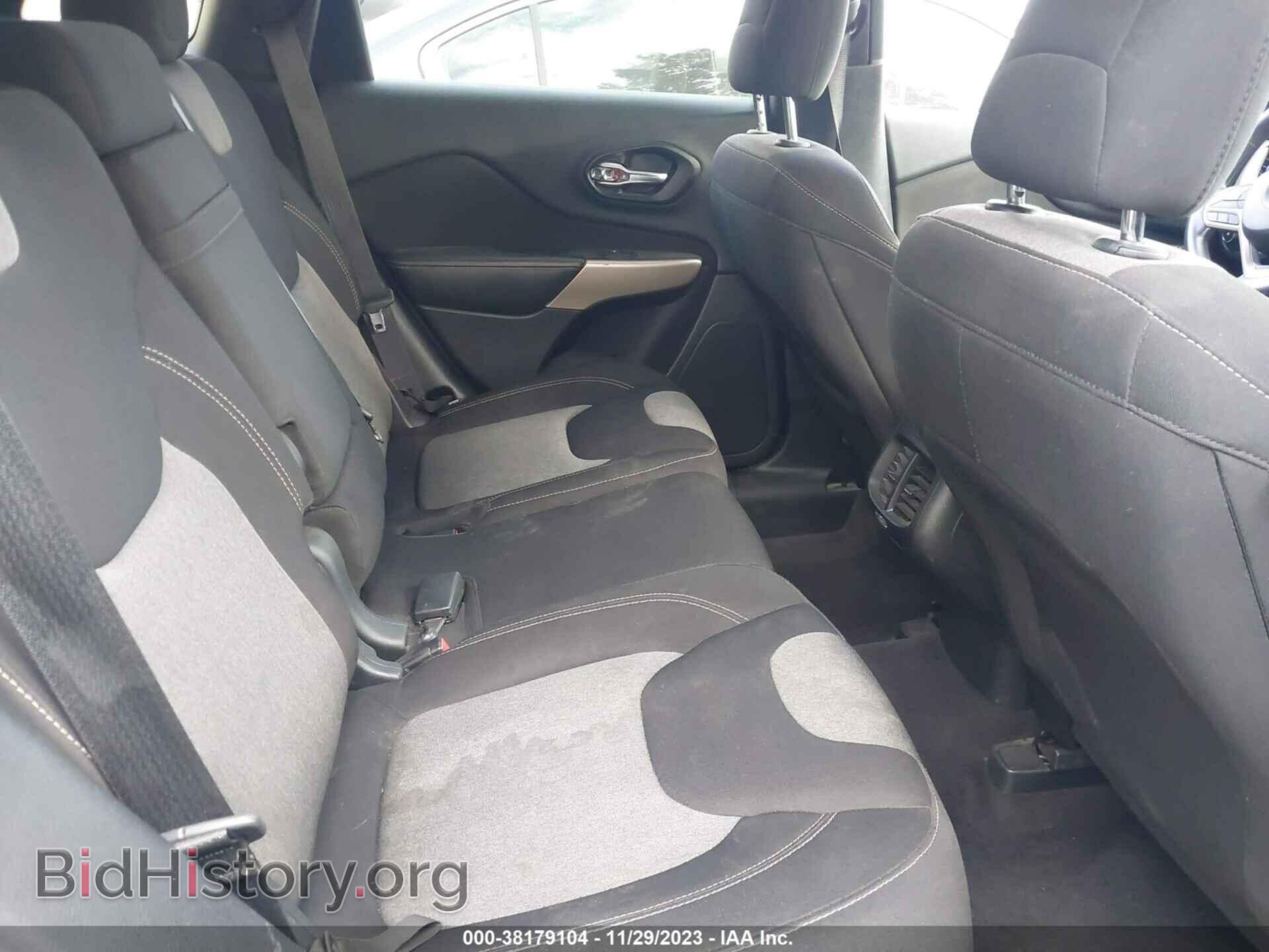 2018 JEEP CHEROKEE - VIN: 1C4PJLCB3JD552564 - Фото 8