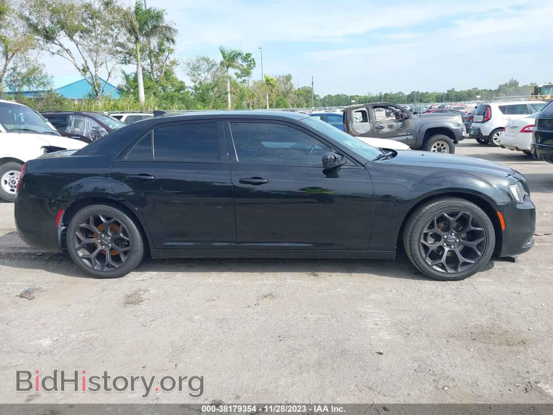 2019 CHRYSLER 300 - VIN: 2C3CCABG0KH601075 - Photo 13