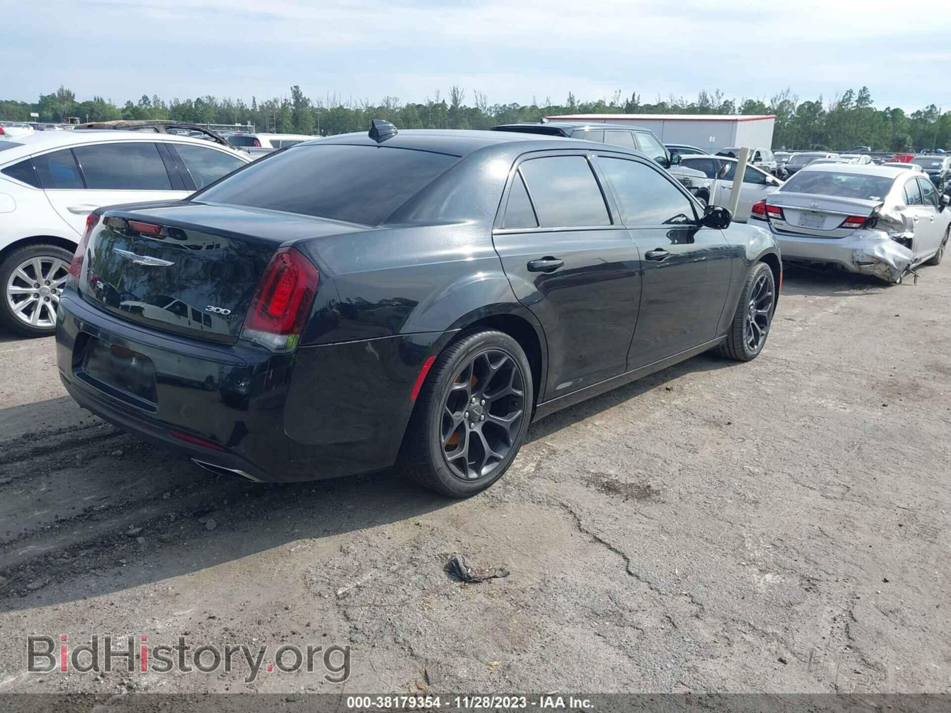 2019 CHRYSLER 300 - VIN: 2C3CCABG0KH601075 - Photo 4