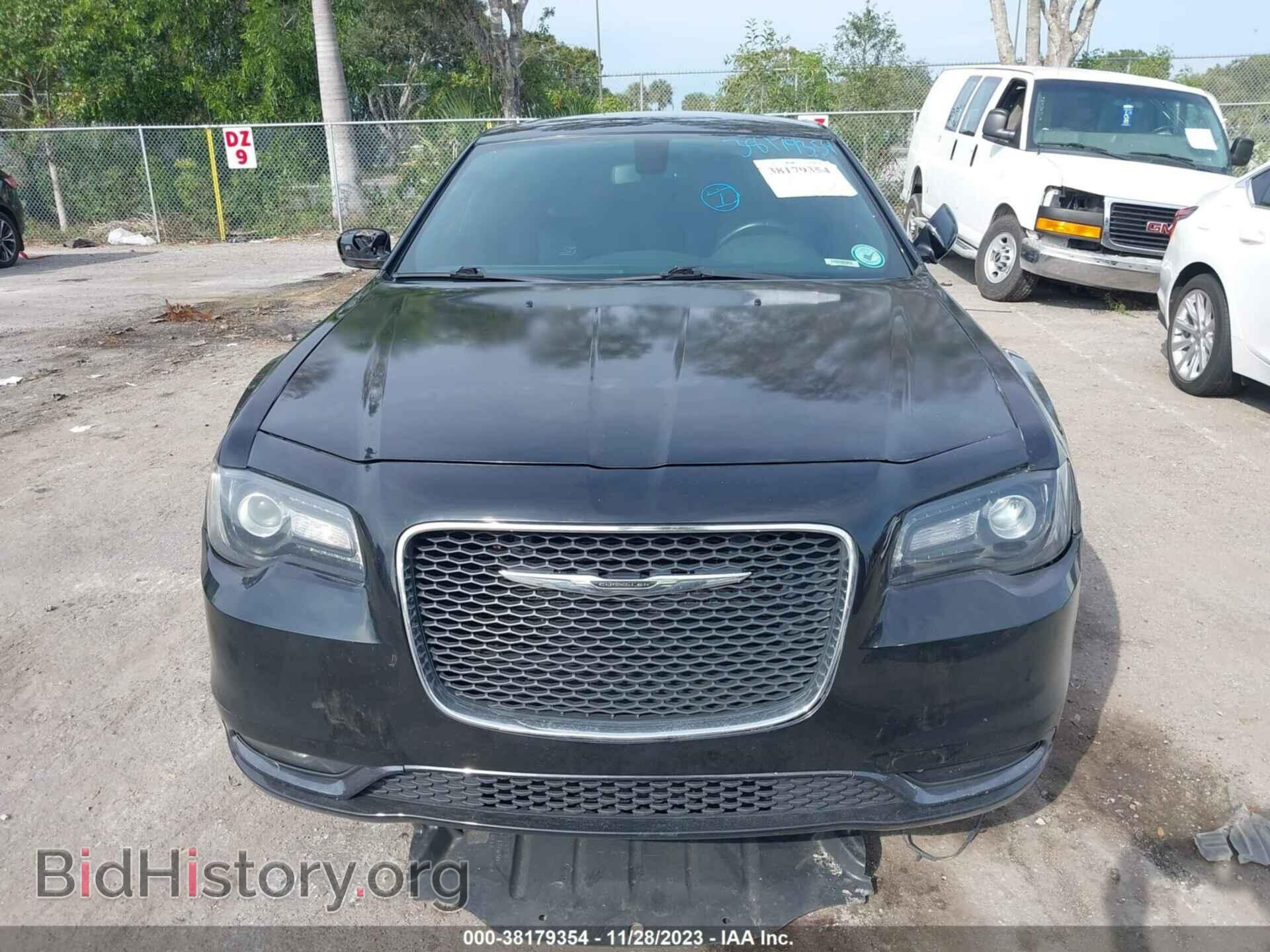 2019 CHRYSLER 300 - VIN: 2C3CCABG0KH601075 - Photo 6