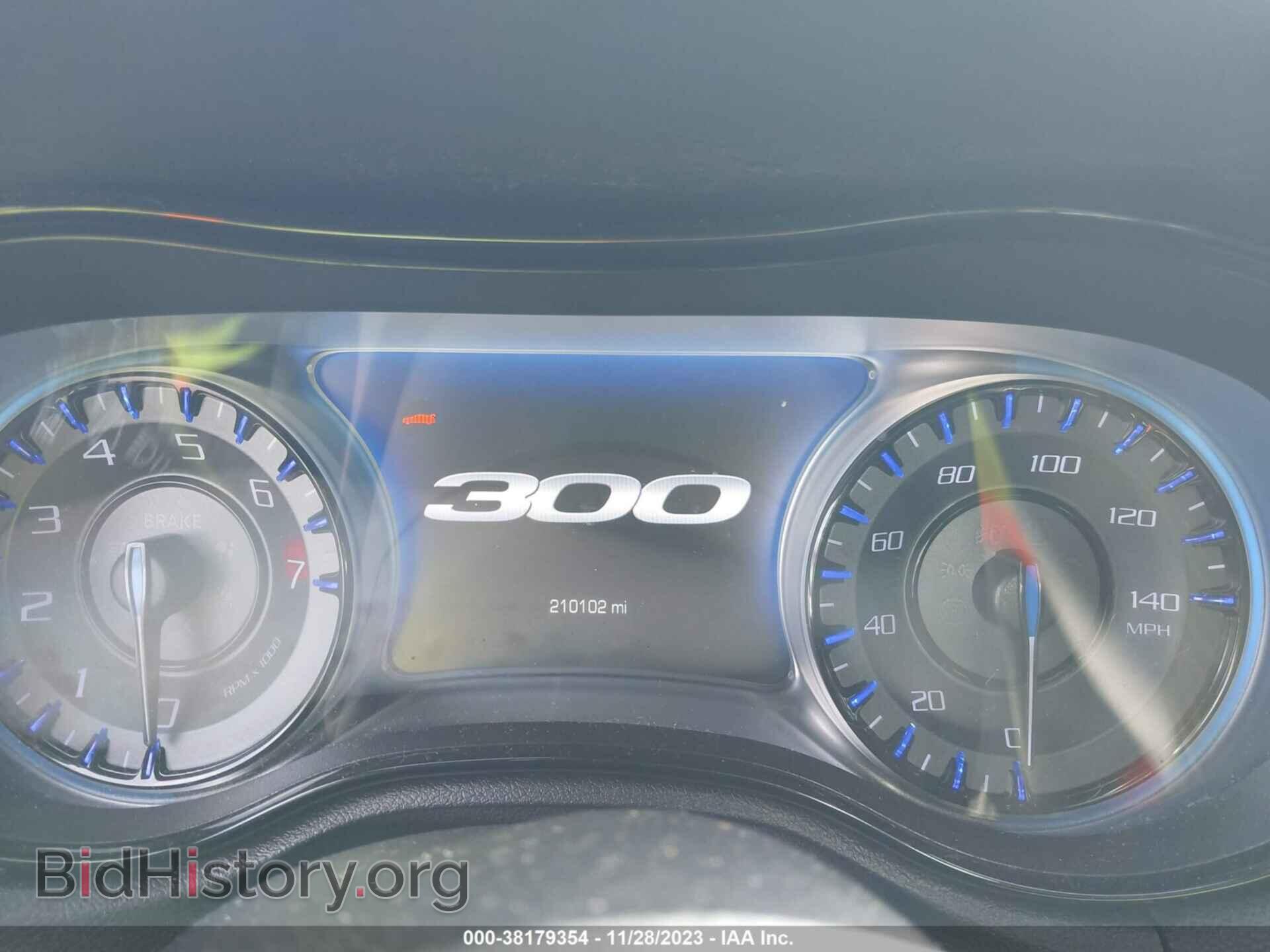2019 CHRYSLER 300 - VIN: 2C3CCABG0KH601075 - Photo 7
