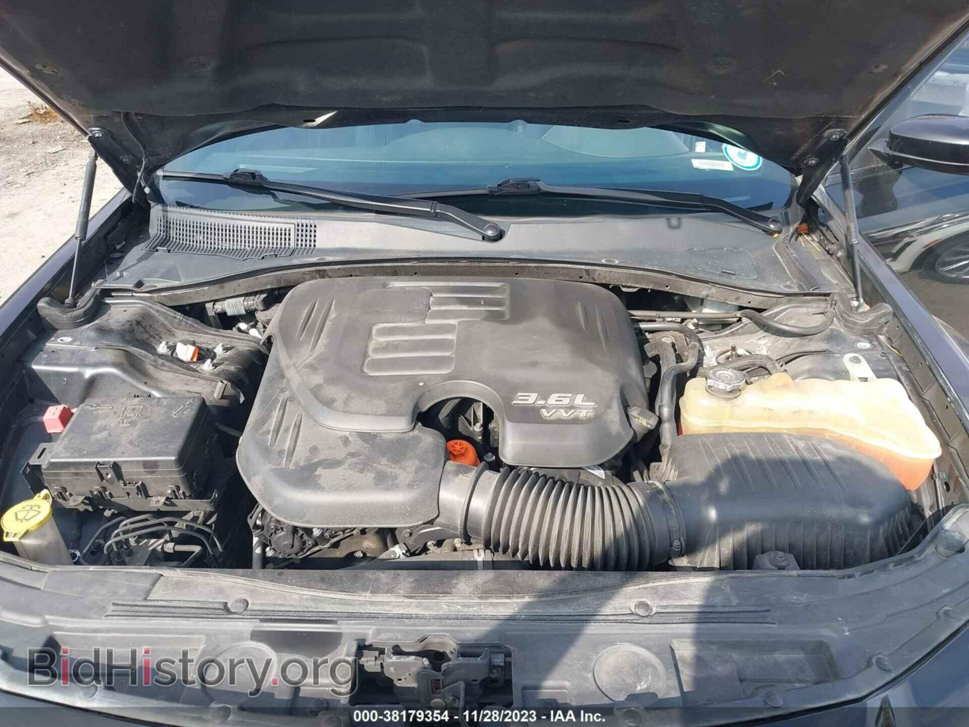 2019 CHRYSLER 300 - VIN: 2C3CCABG0KH601075 - Photo 10