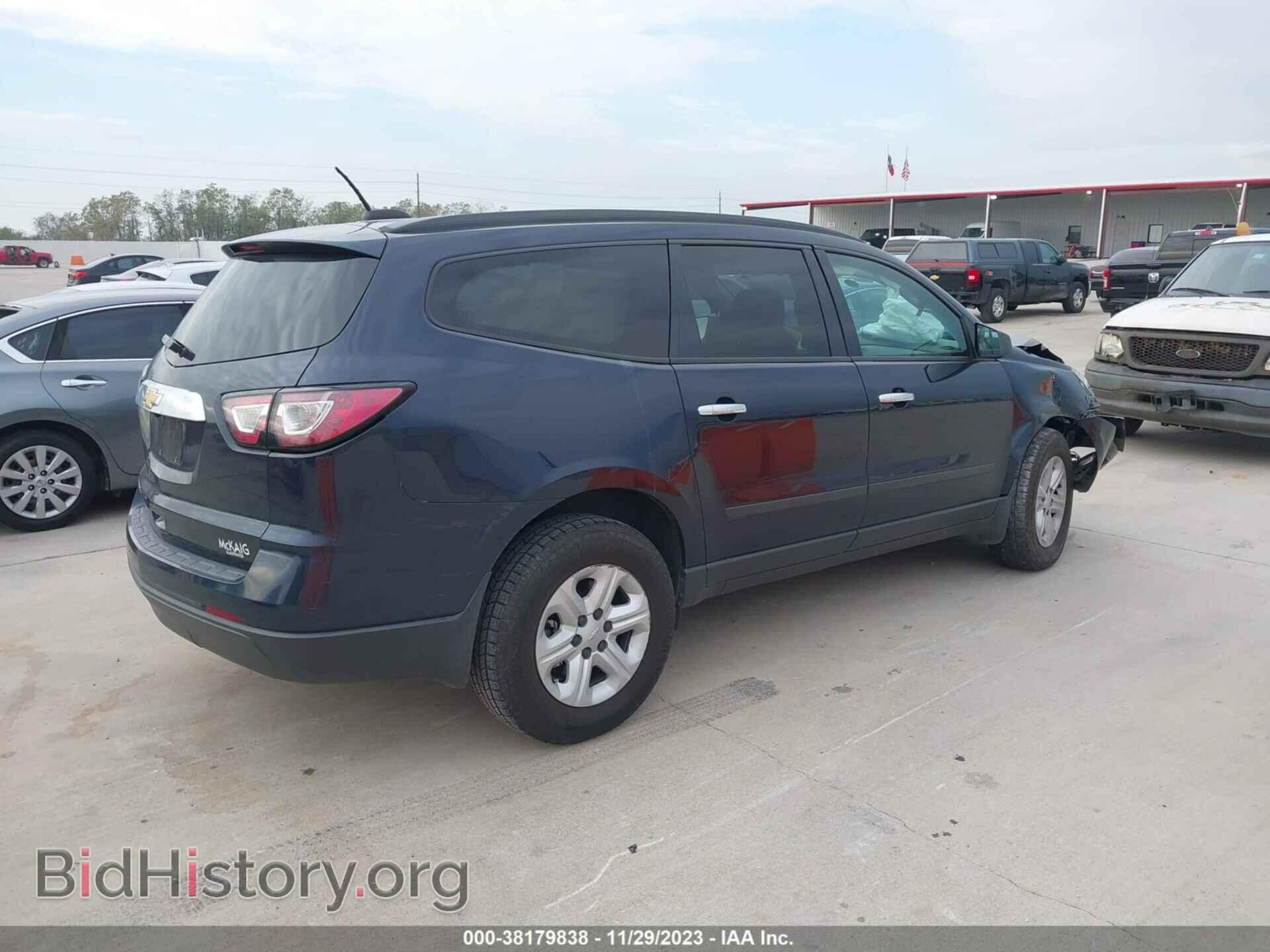 2017 CHEVROLET TRAVERSE - VIN: 1GNKRFED3HJ224602 - Фото 4