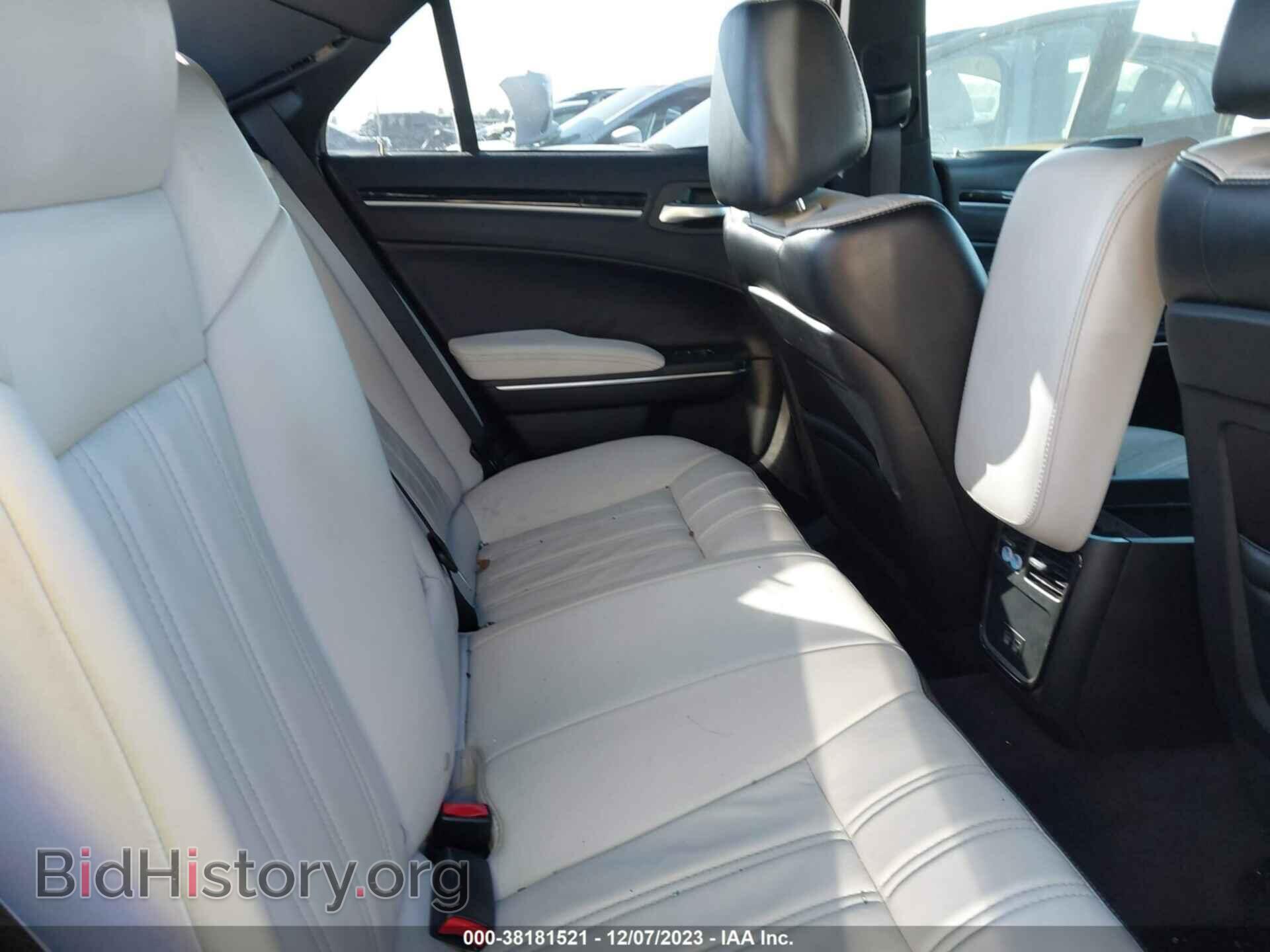 2017 CHRYSLER 300 - VIN: 2C3CCABG8HH663882 - Фото 8