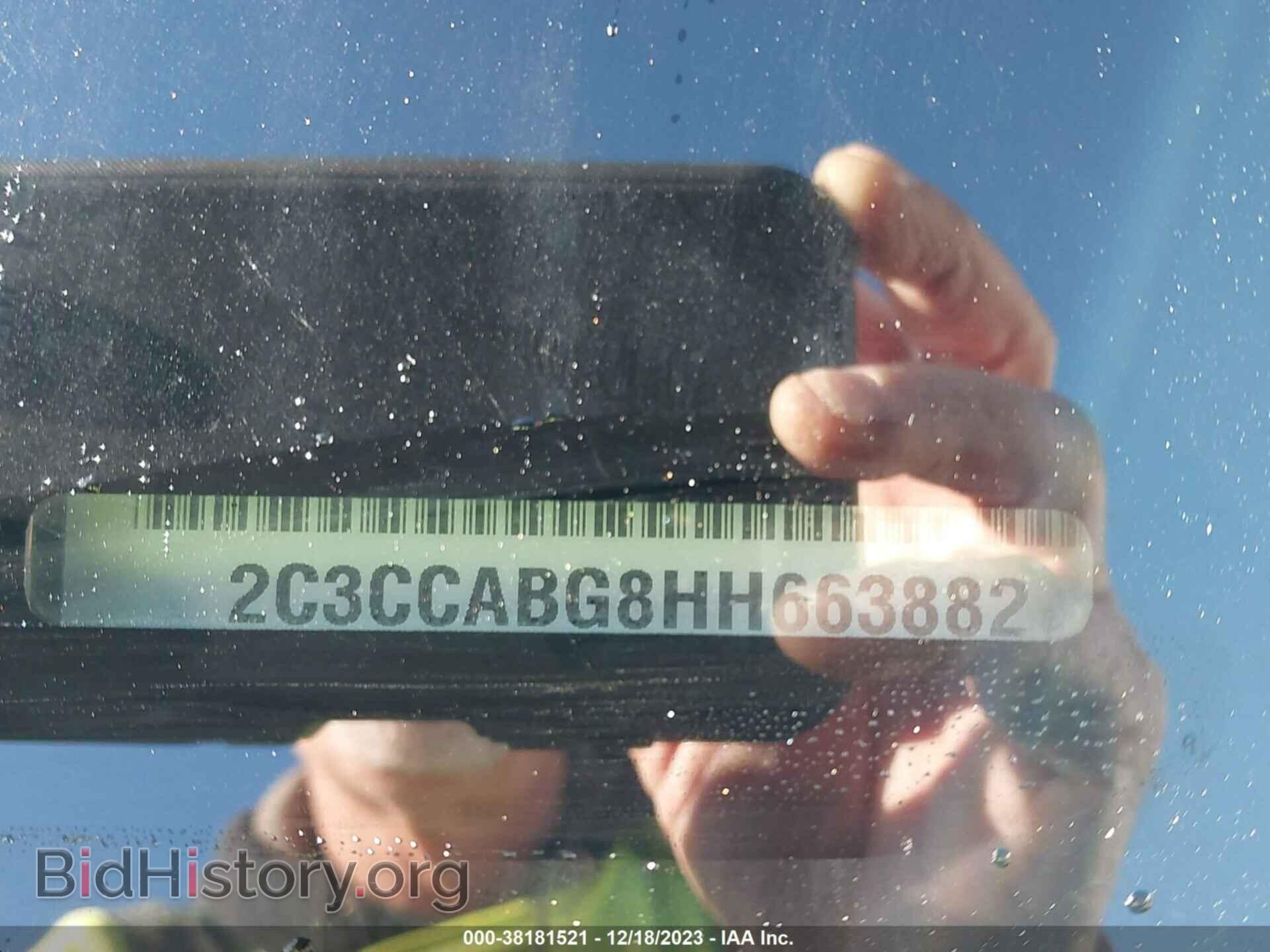 2017 CHRYSLER 300 - VIN: 2C3CCABG8HH663882 - Фото 9