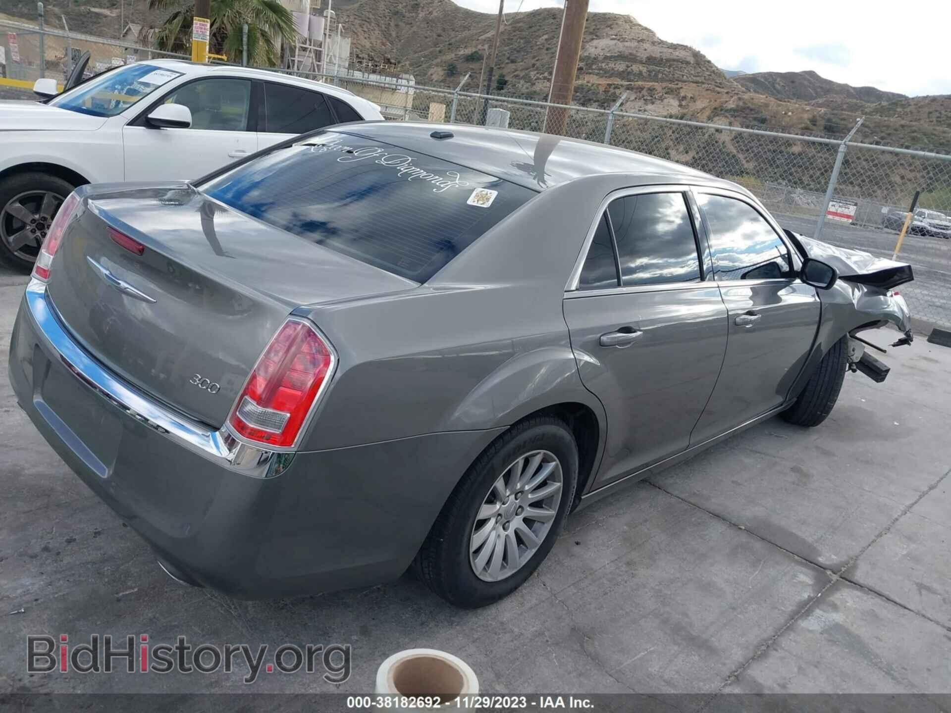2012 CHRYSLER 300 - VIN: 2C3CCAAG7CH256405 - Фото 4