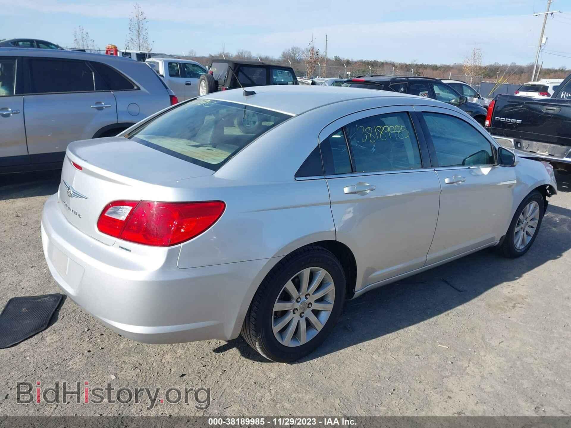 2010 CHRYSLER SEBRING - VIN: 1C3CC5FB4AN211611 - Фото 4