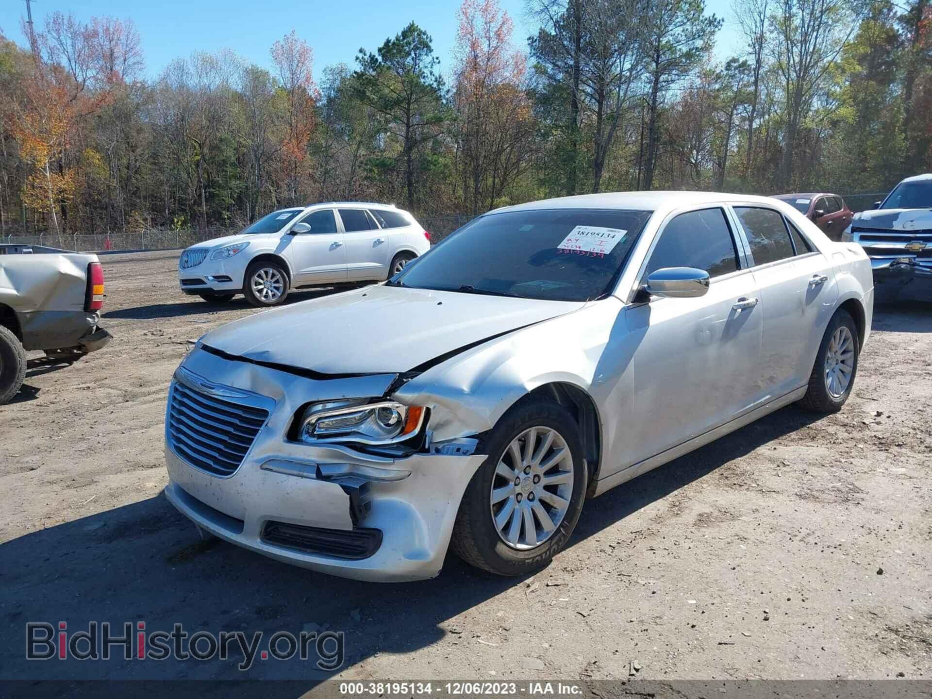 2012 CHRYSLER 300 - VIN: 2C3CCAAG2CH312279 - Фото 2