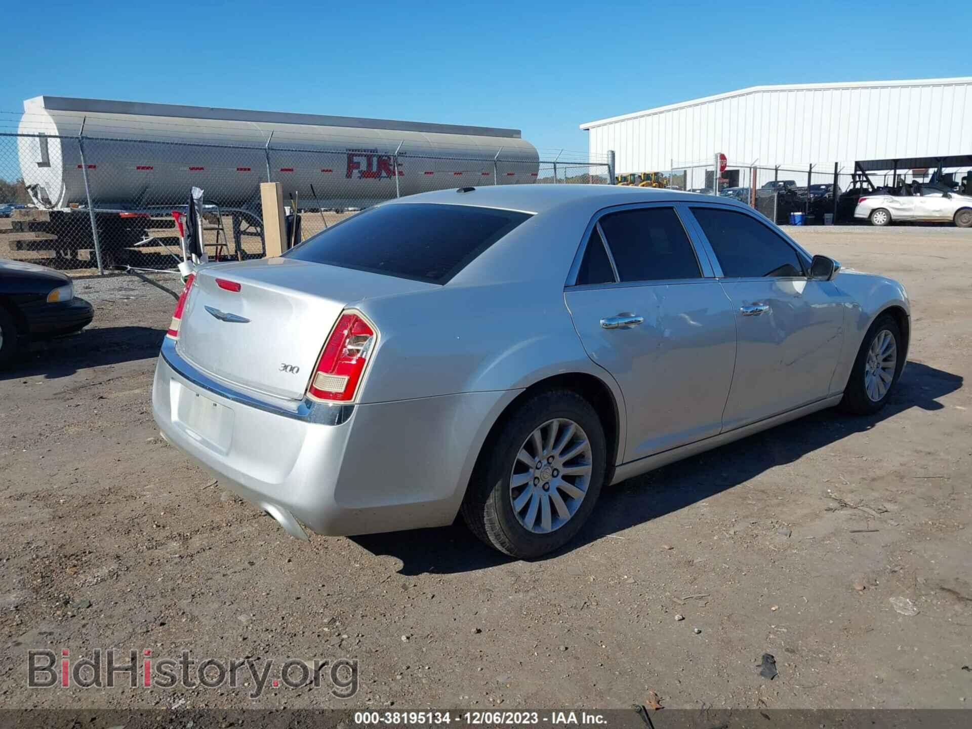 2012 CHRYSLER 300 - VIN: 2C3CCAAG2CH312279 - Фото 4