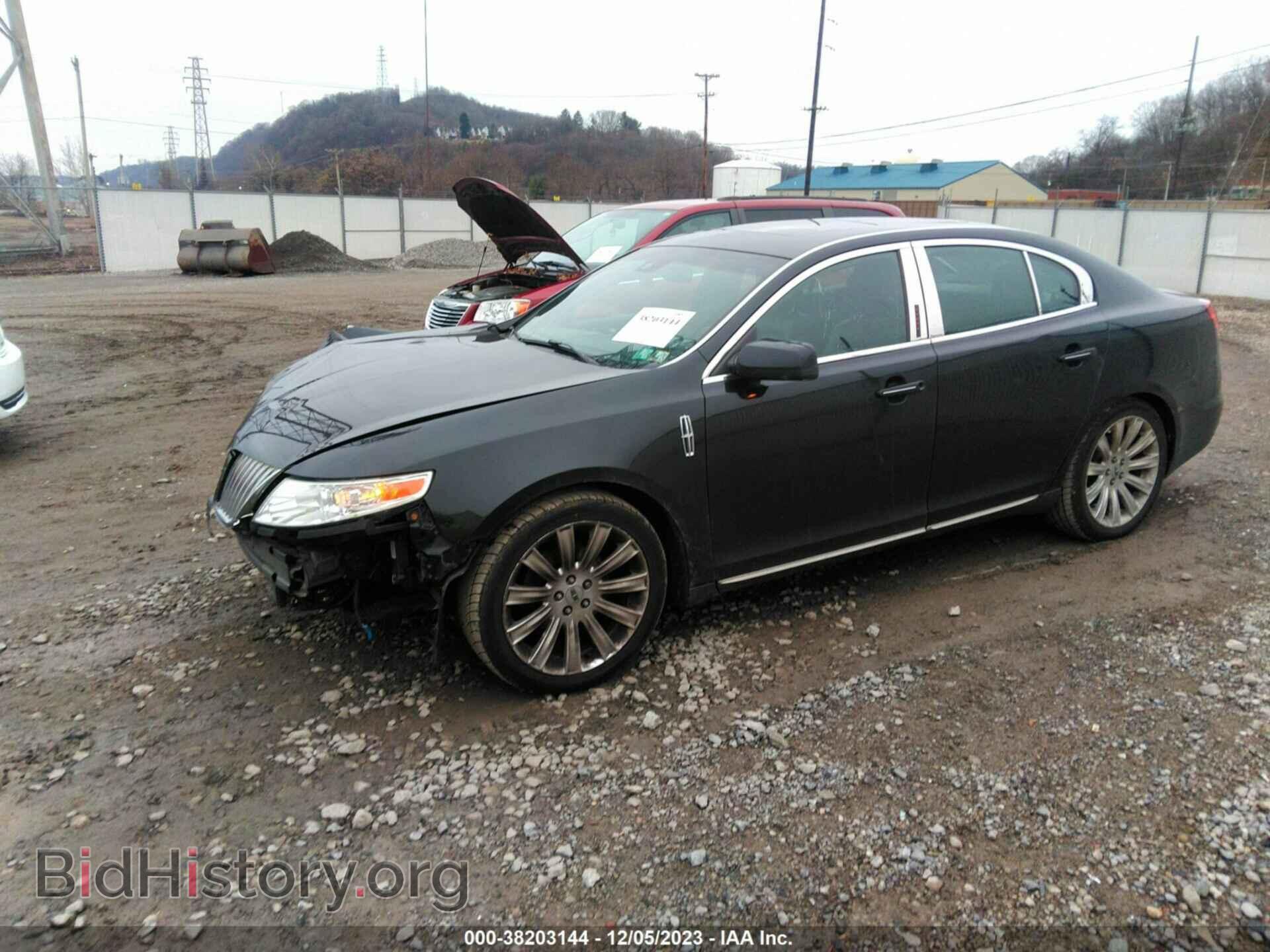2011 LINCOLN MKS - VIN: 1LNHL9FT4BG609999 - Фото 2