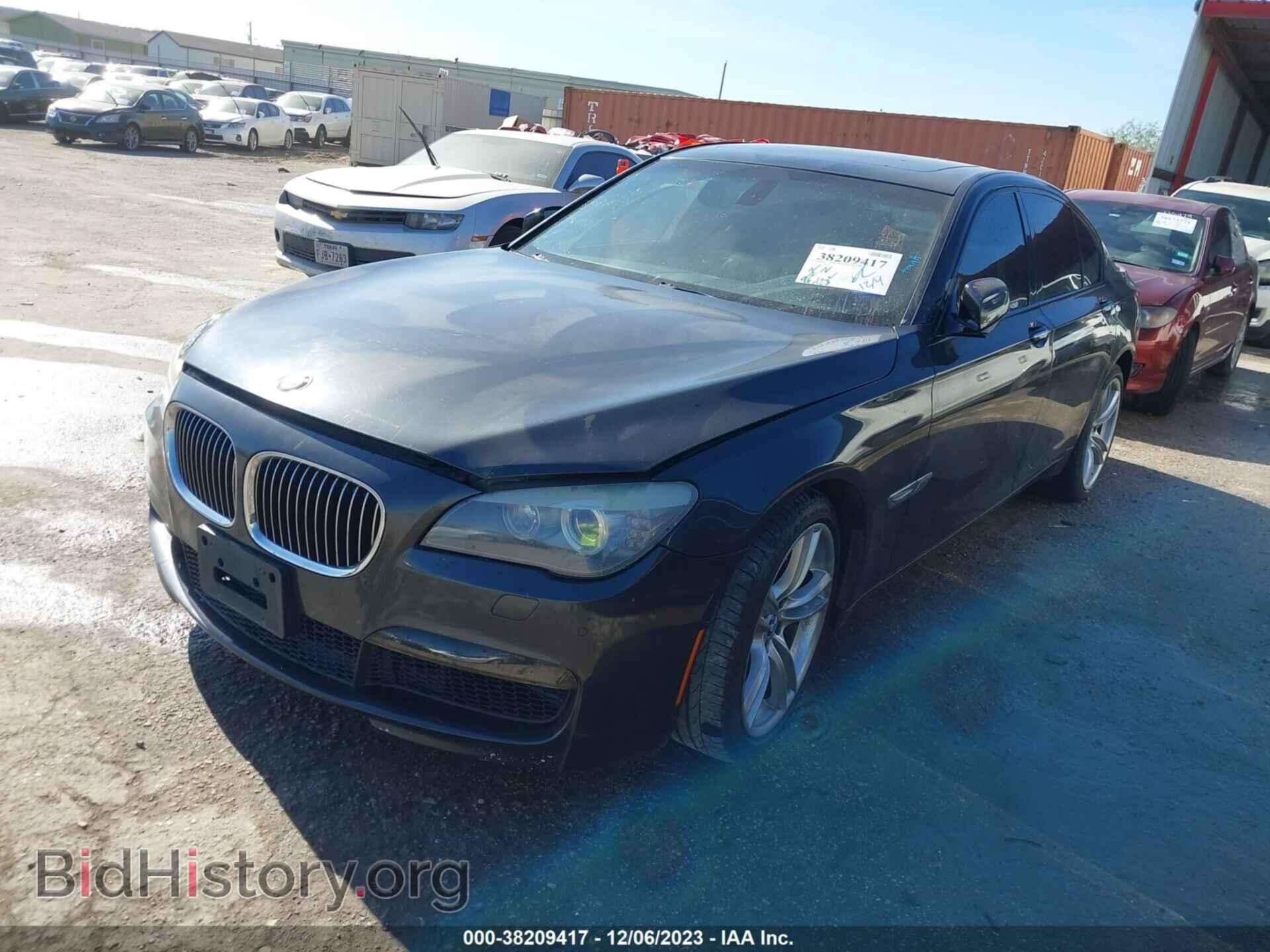 2012 BMW 750I - VIN: WBAKA8C5XCDX01117 - Фото 2