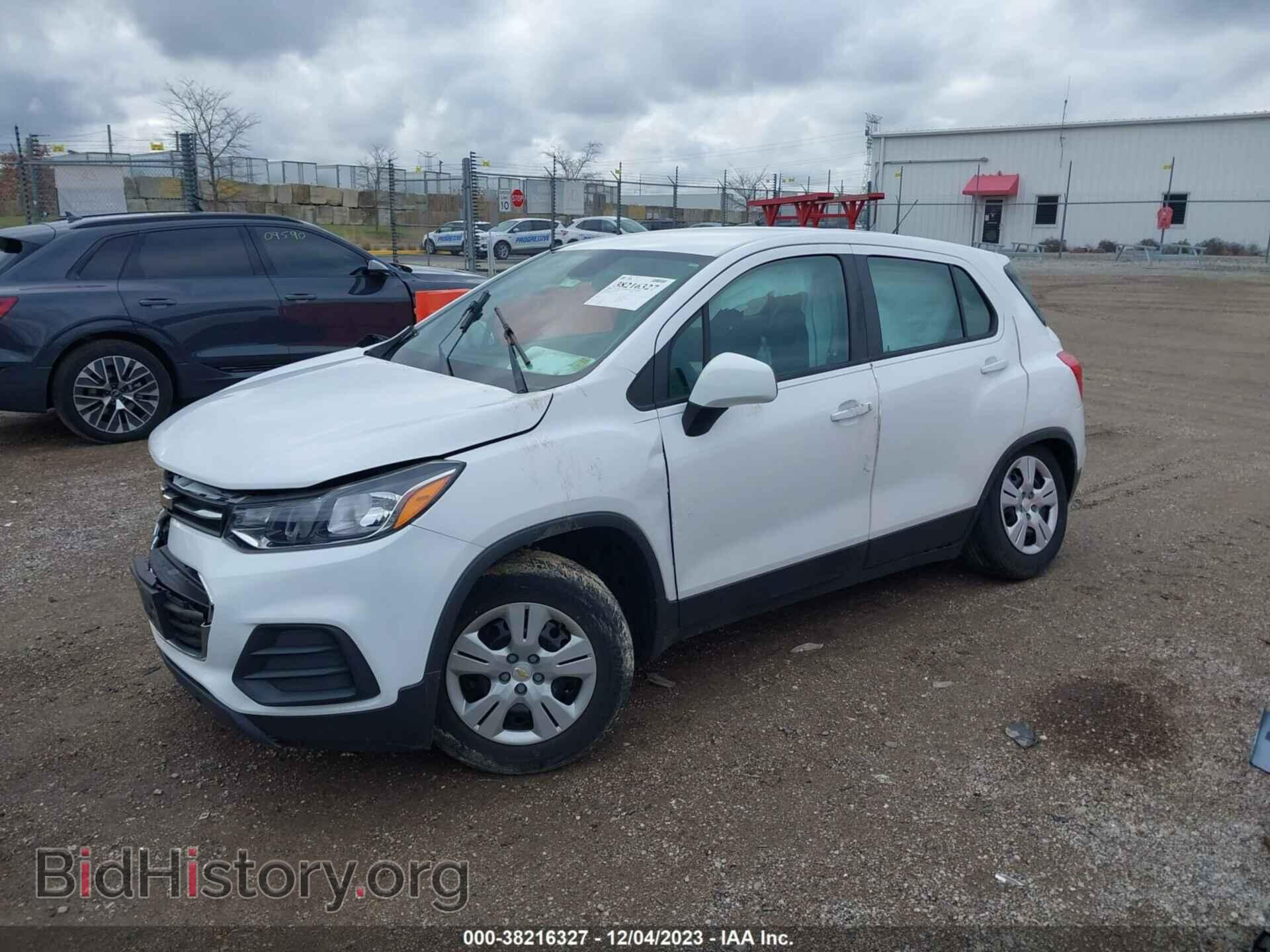 2018 CHEVROLET TRAX - VIN: 3GNCJKSB4JL411269 - Фото 2