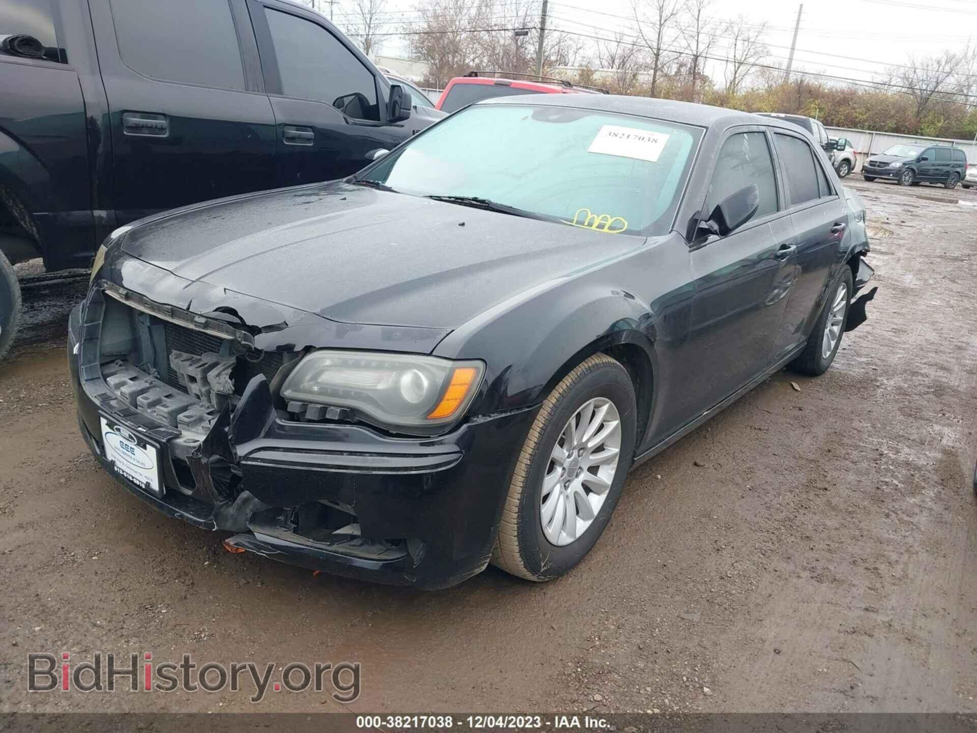 2014 CHRYSLER 300 - VIN: 2C3CCAAG3EH212839 - Фото 2