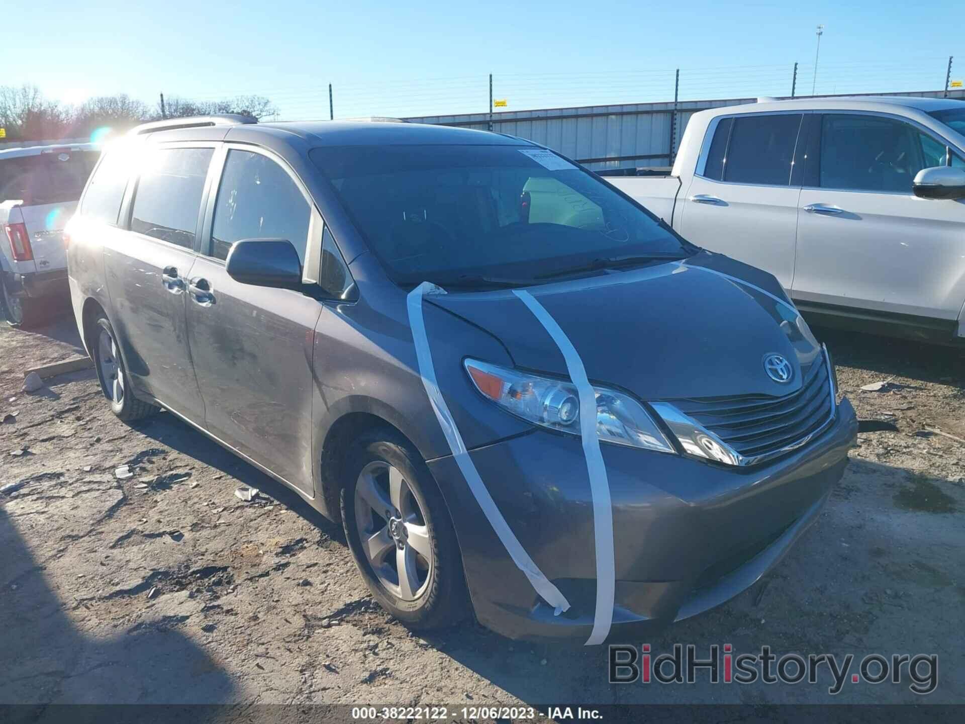 Photo 5TDKZ3DC3HS857877 - TOYOTA SIENNA 2017