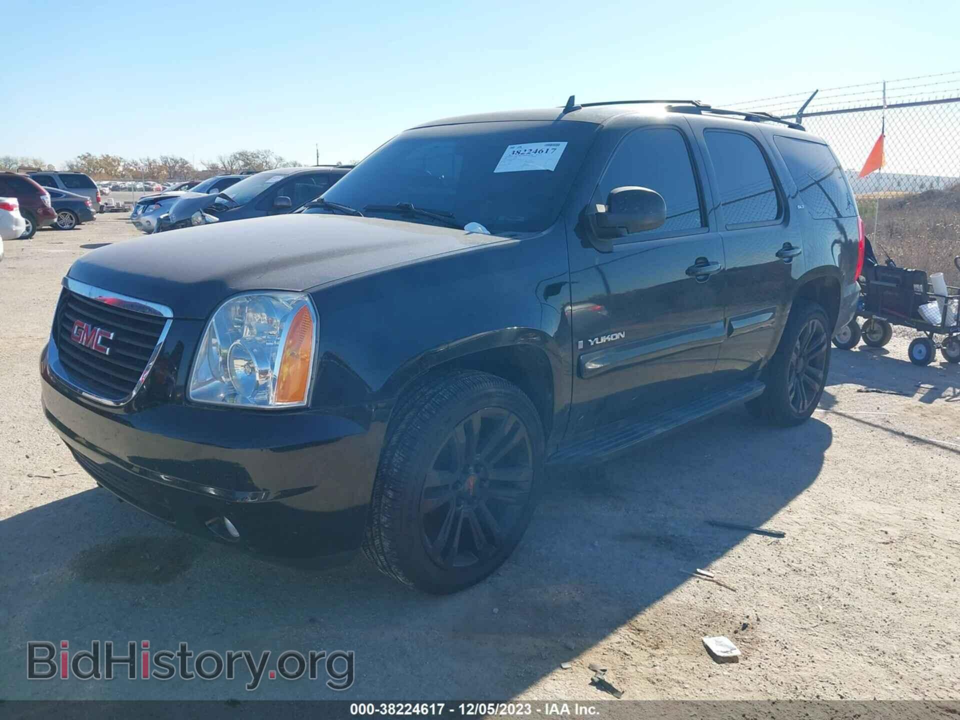 2009 GMC YUKON - VIN: 1GKFC33099R102747 - Фото 2
