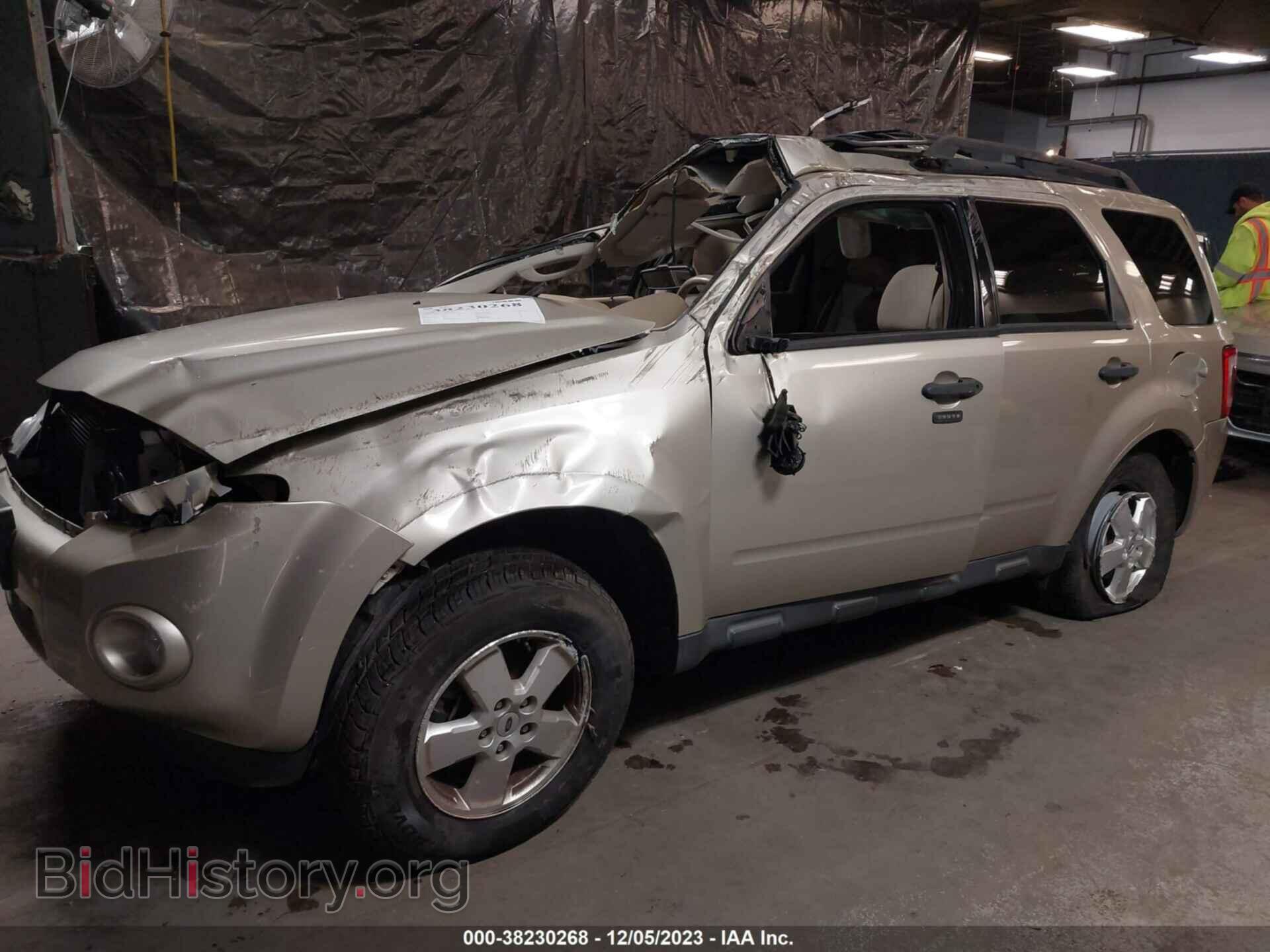 2011 FORD ESCAPE - VIN: 1FMCU9DG2BKA85620 - Photo 2