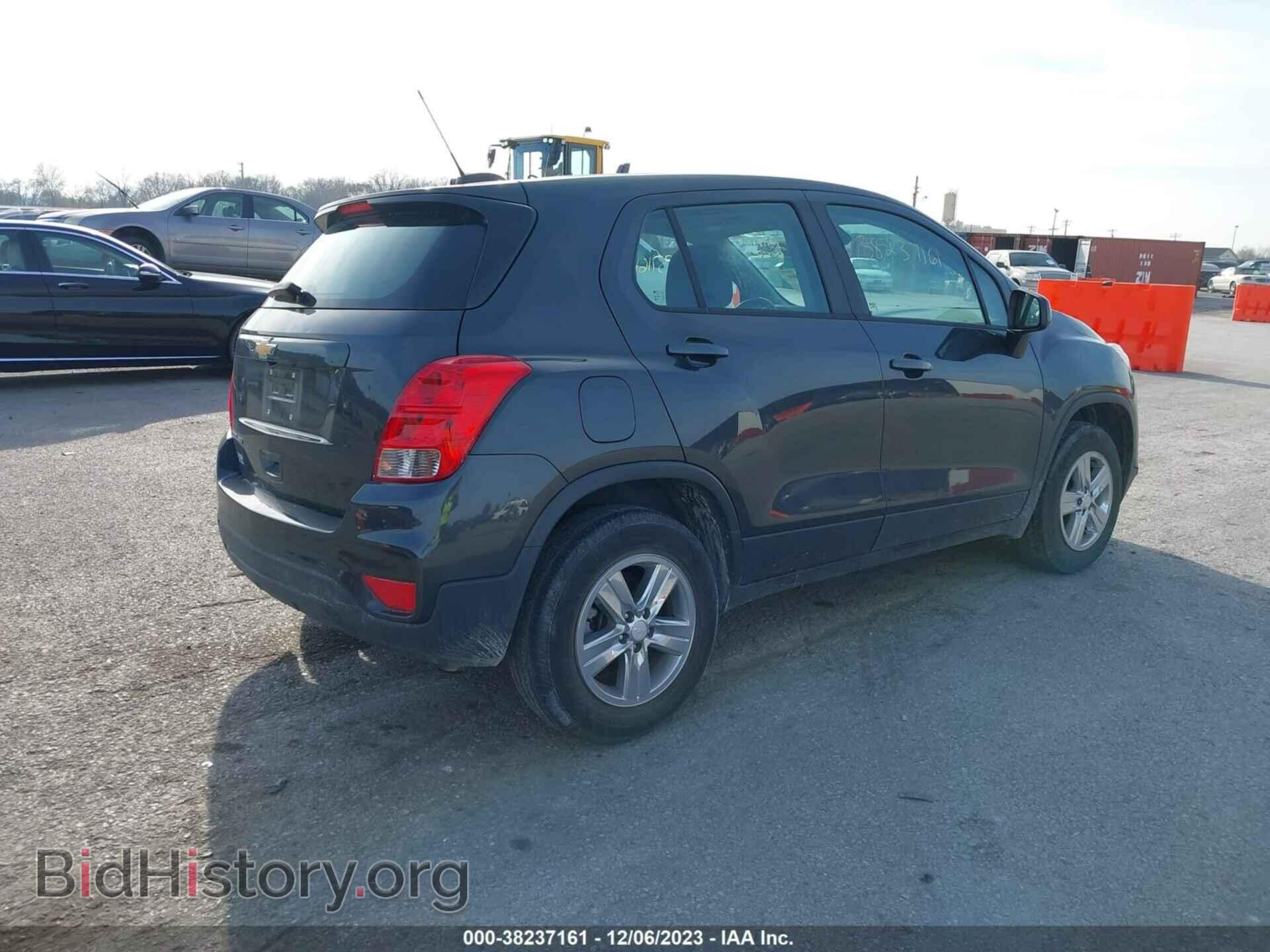 2019 CHEVROLET TRAX - VIN: 3GNCJNSB6KL215742 - Фото 4