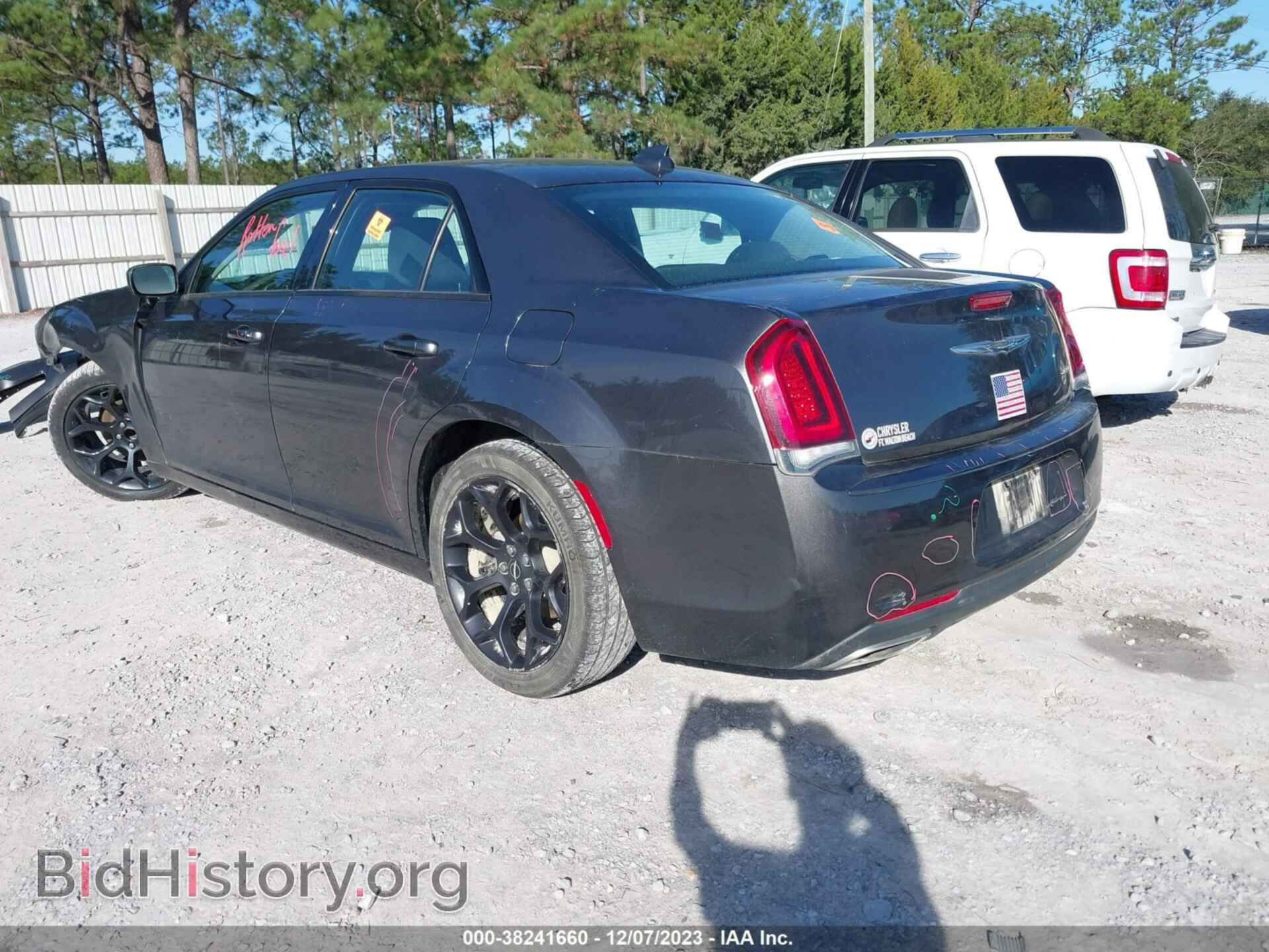 2019 CHRYSLER 300 - VIN: 2C3CCAAG9KH602081 - Фото 3