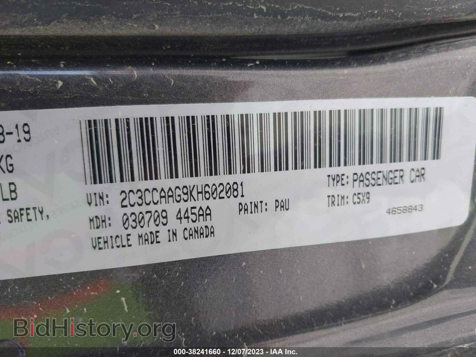 2019 CHRYSLER 300 - VIN: 2C3CCAAG9KH602081 - Фото 9