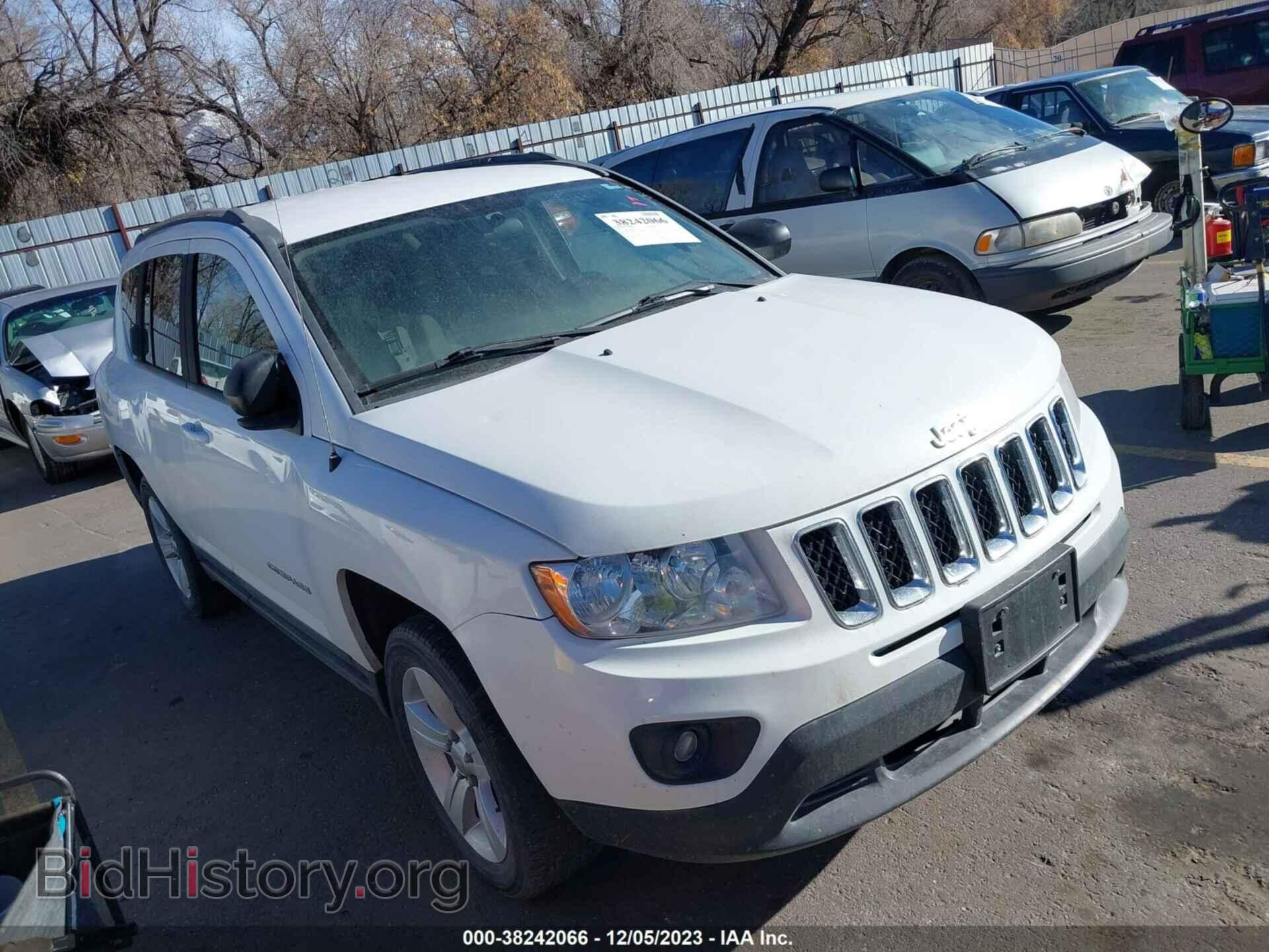 Photo 1J4NF1FB0BD257832 - JEEP COMPASS 2011
