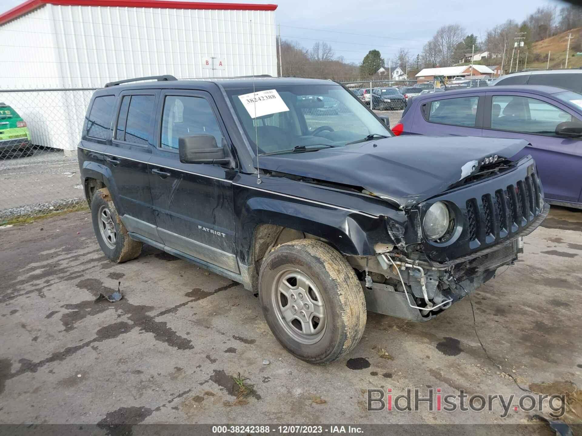 Photo 1J4NF1GB5BD209953 - JEEP PATRIOT 2011