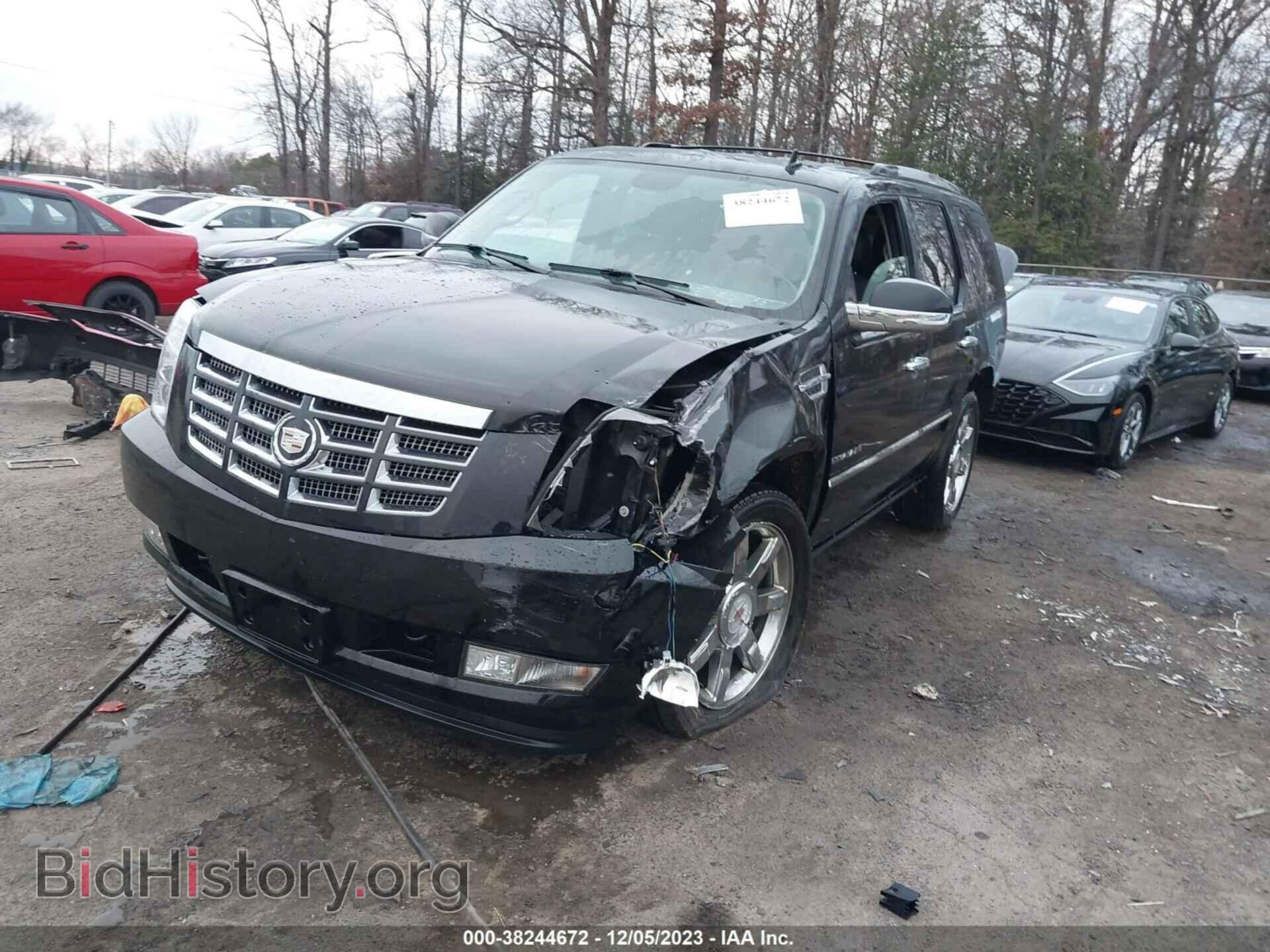 2011 CADILLAC ESCALADE - VIN: 1GYS4CEF3BR212721 - Photo 2