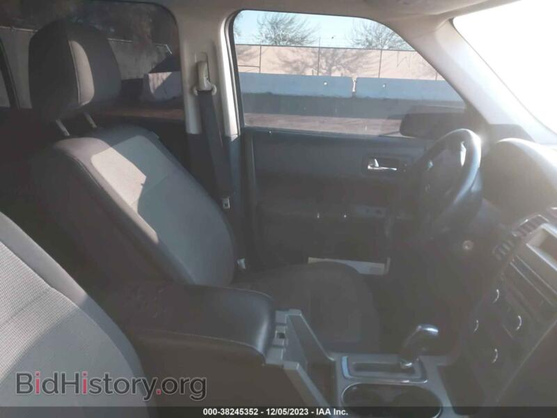 2011 Ford FLEX (VIN 2FMGK5CC1BBD30061) — photo 5 of 11